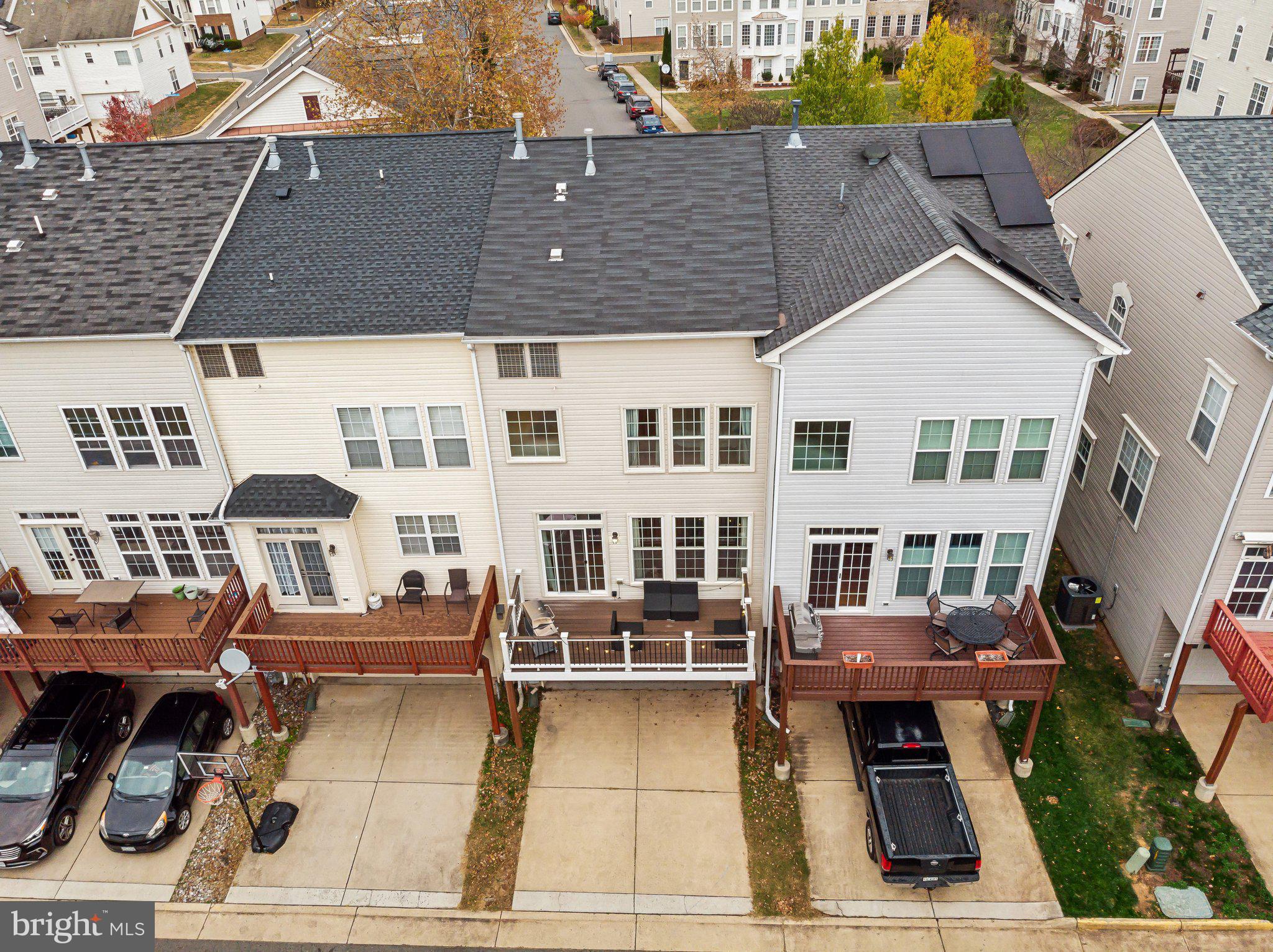 ASHBURN VILLAGE - Residential