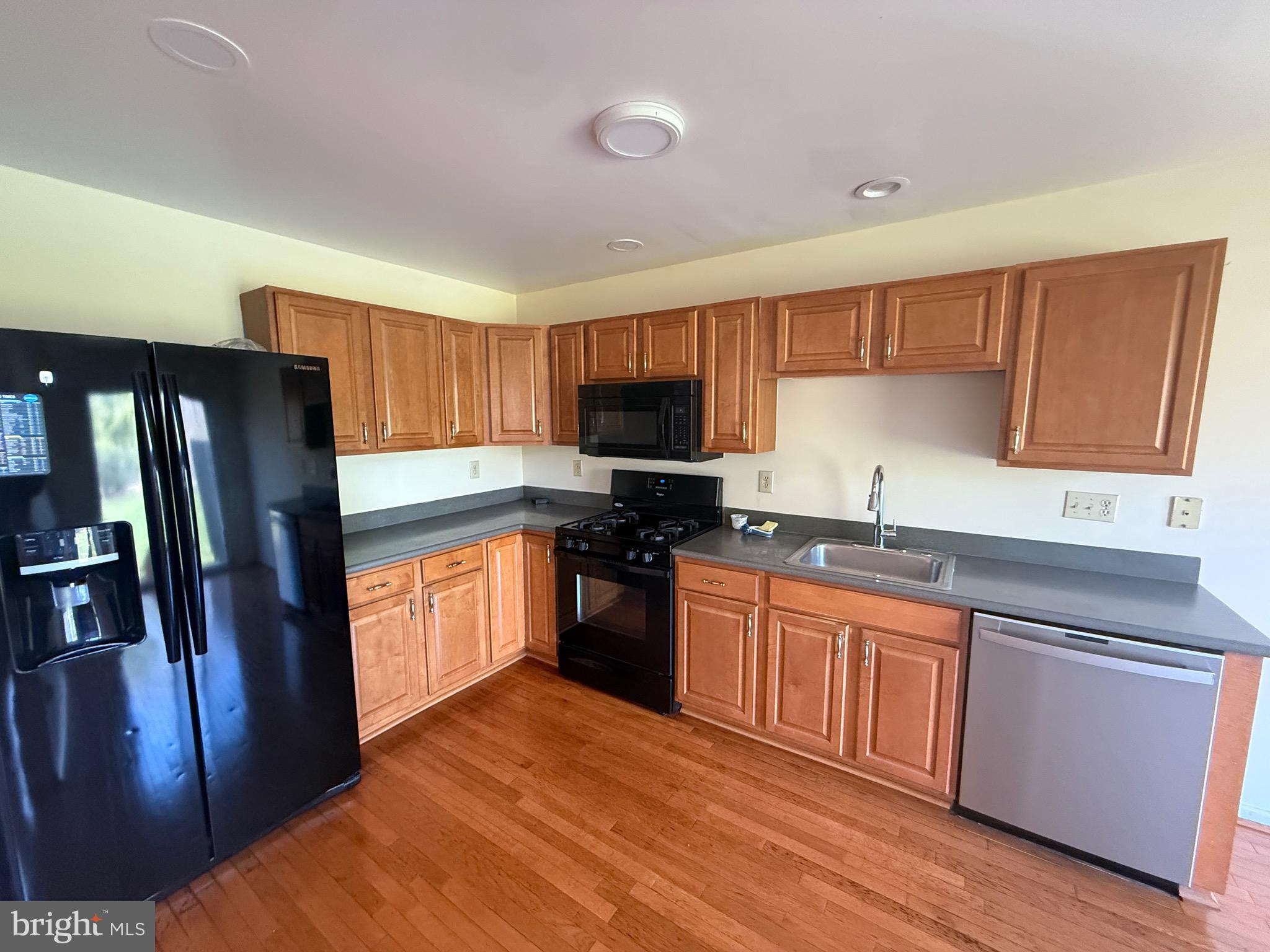 GLENN ROSE - Residential Lease