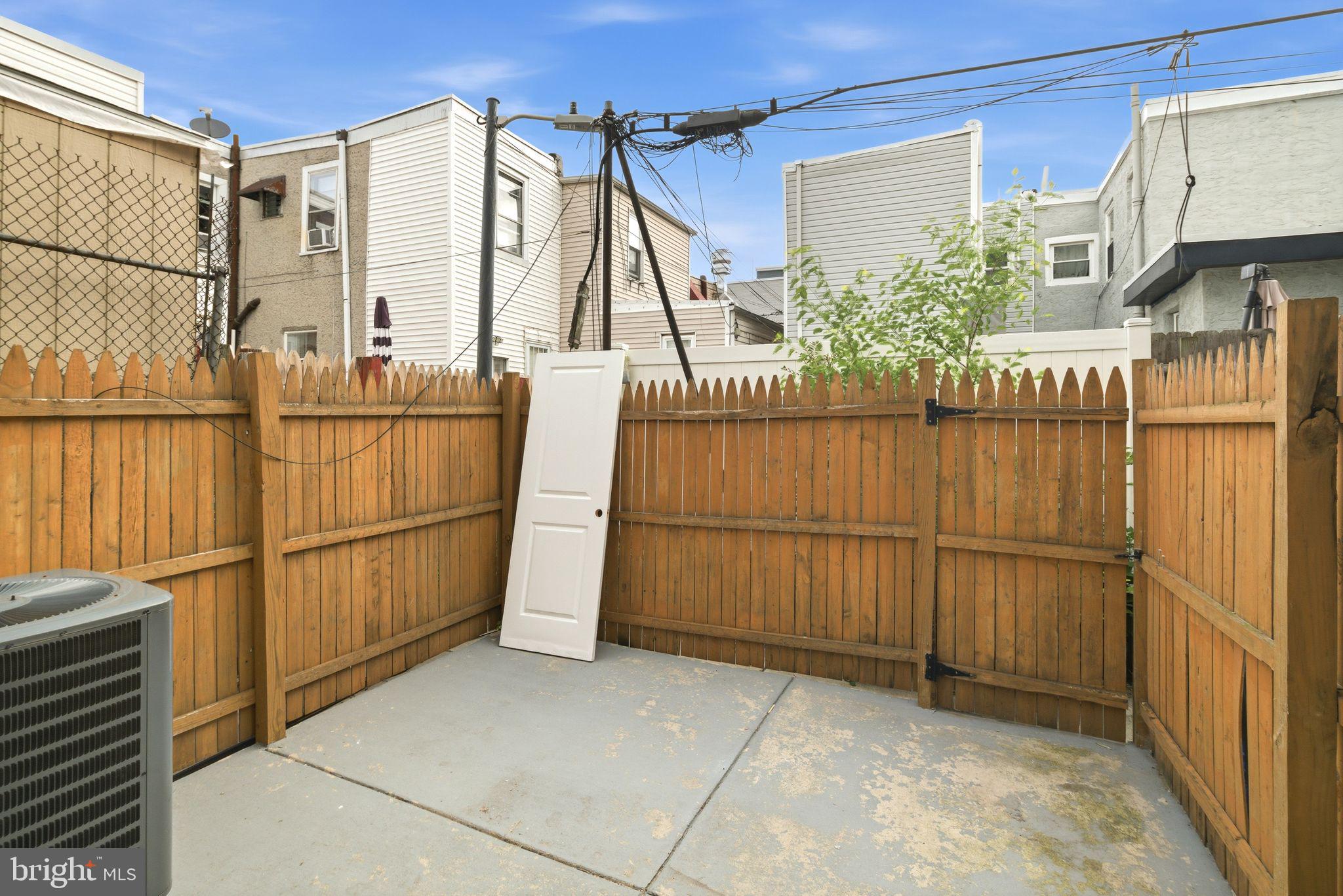 1905 E HAROLD STREET