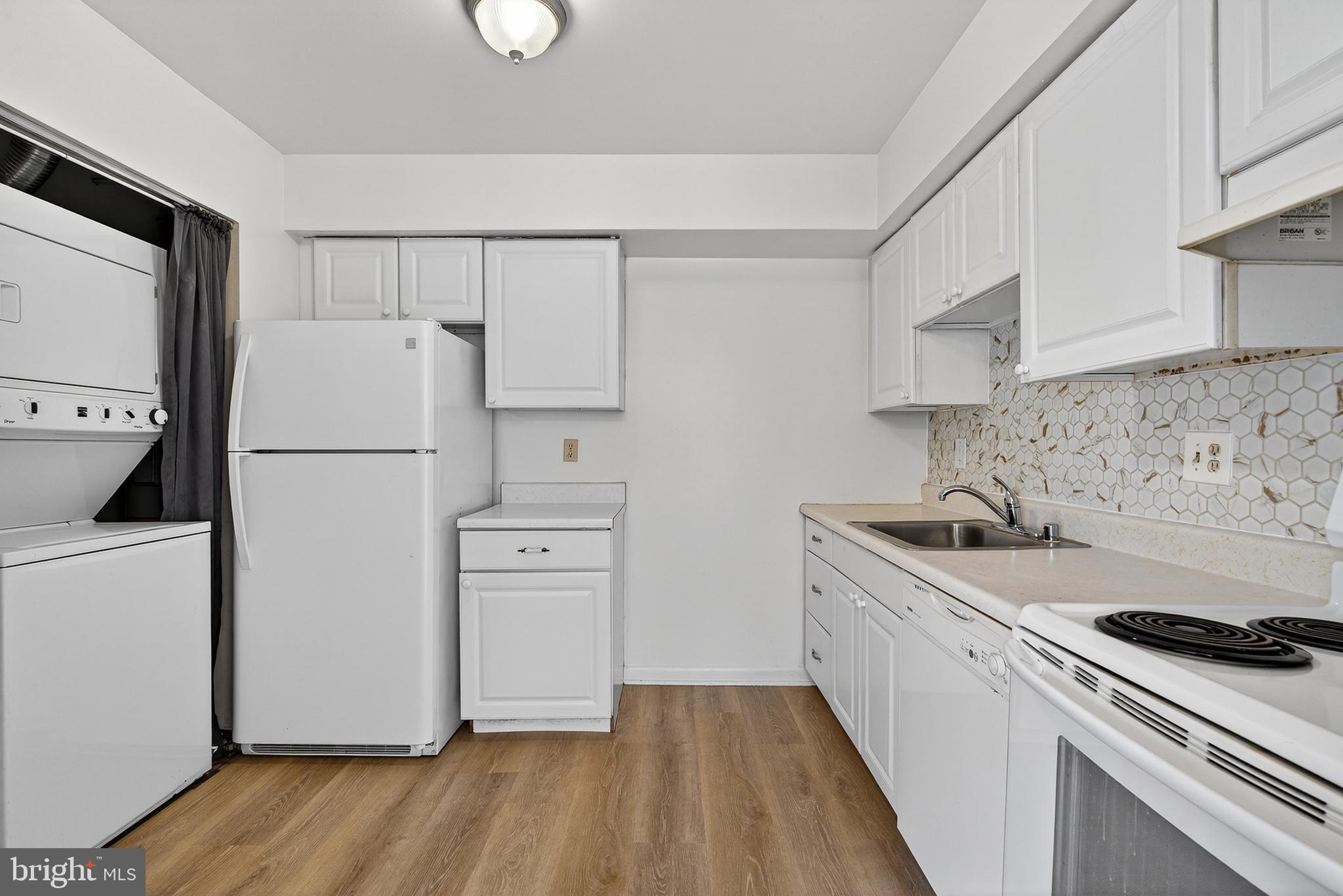 LONG REACH - Residential