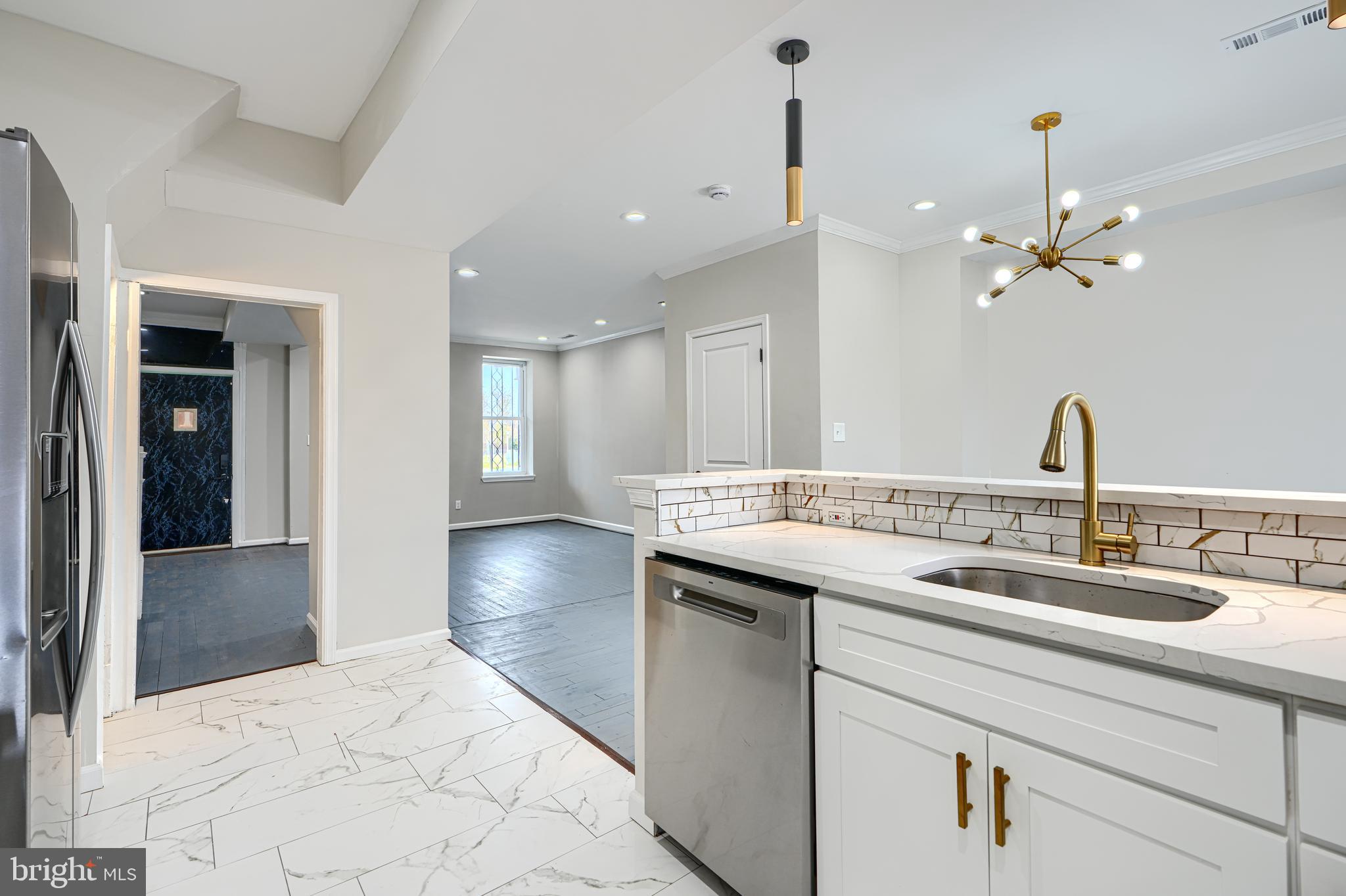 WEST SIDE - Residential