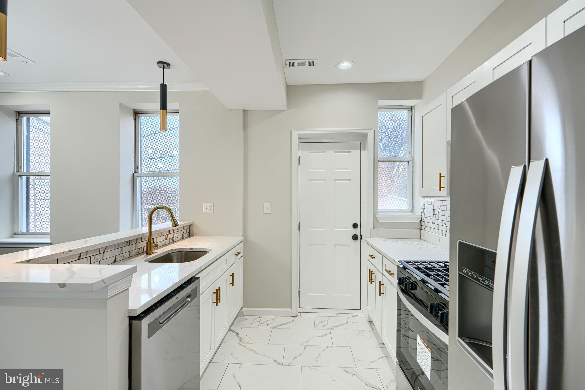 WEST SIDE - Residential