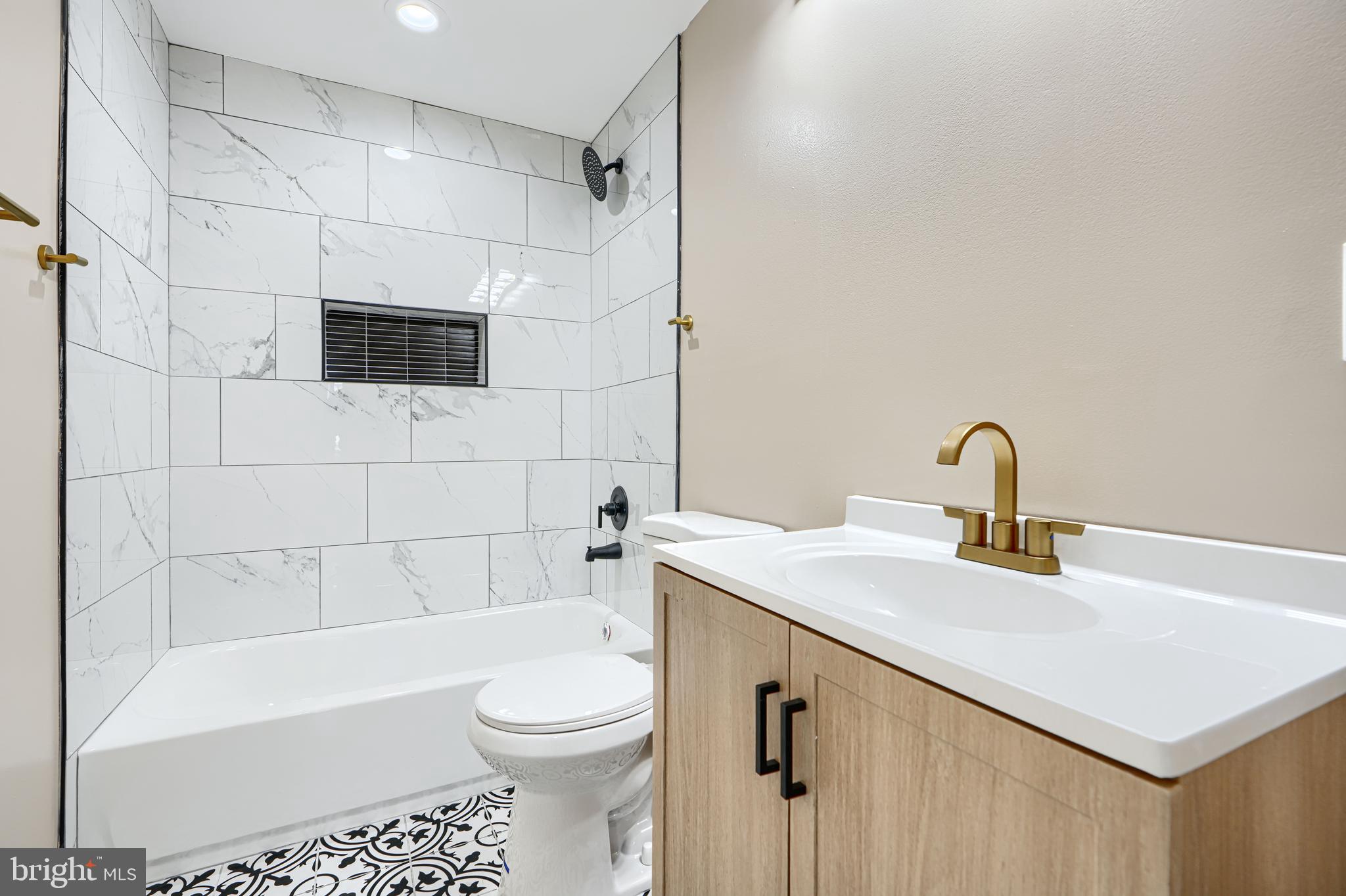 WEST SIDE - Residential