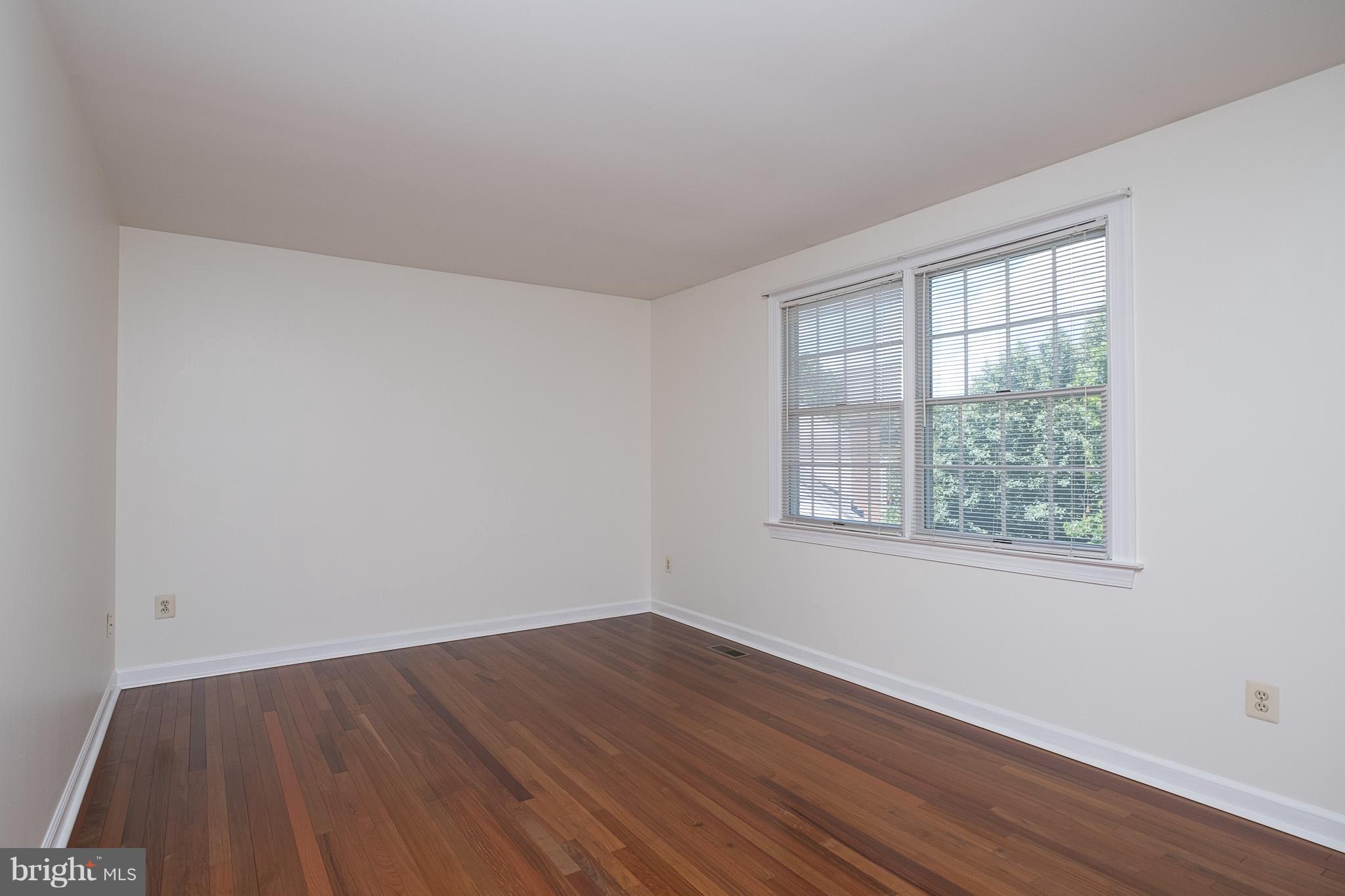 HOBBITS GLEN - Residential Lease