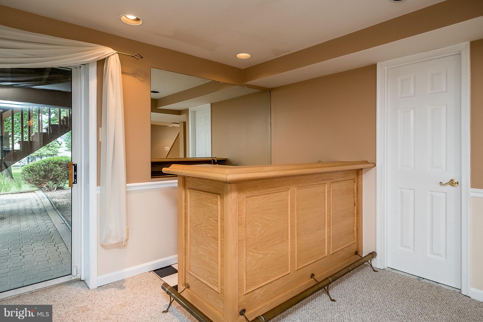 HOBBITS GLEN - Residential Lease