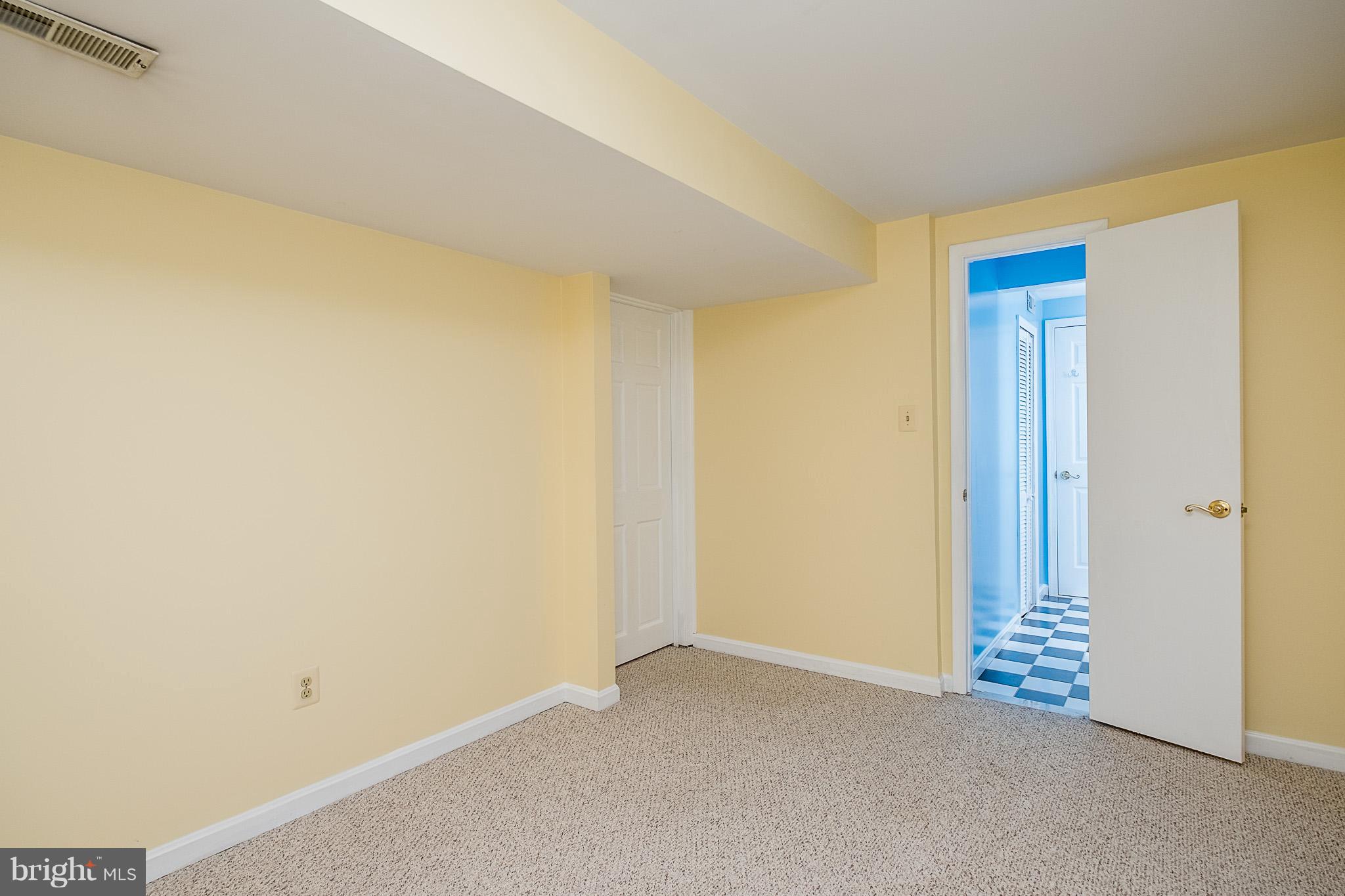 HOBBITS GLEN - Residential Lease