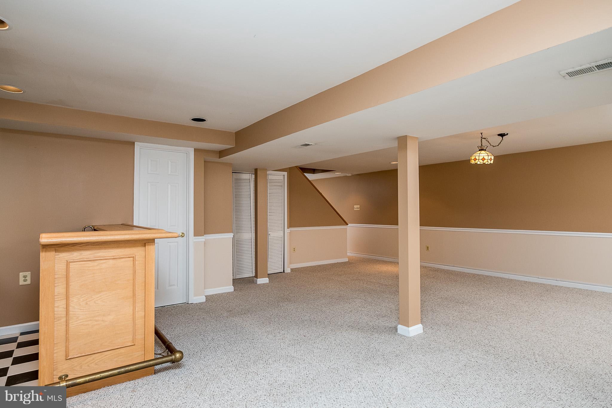 HOBBITS GLEN - Residential Lease