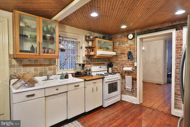 GERMANTOWN (EAST) - Residential