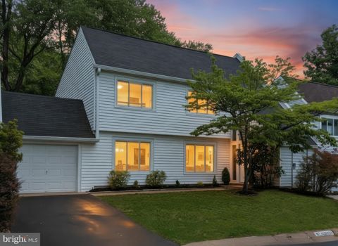 Photo of 1498 Roundleaf Court, RESTON, VA 20190 (MLS # VAFX2307006)