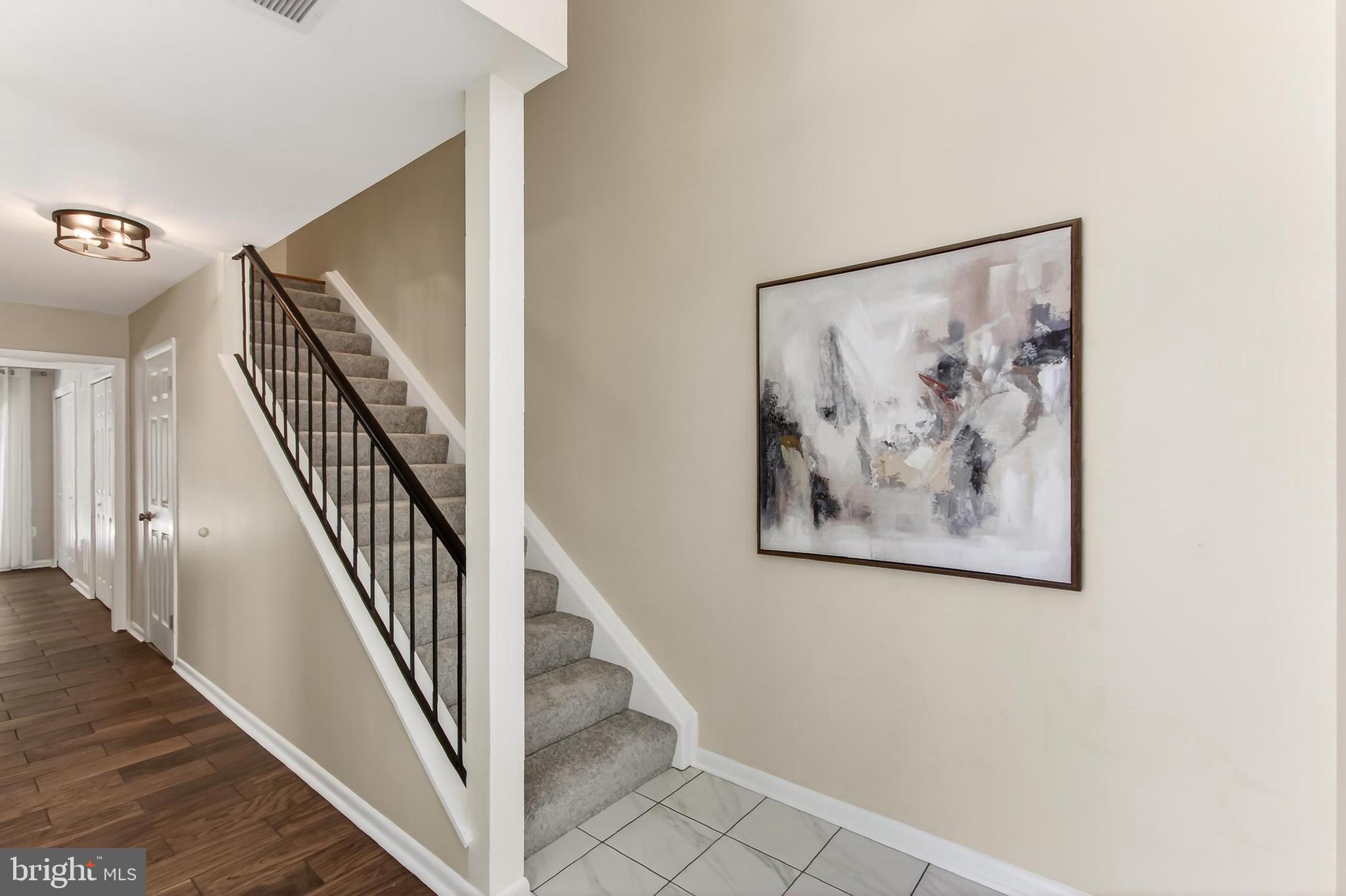 1498 ROUNDLEAF COURT