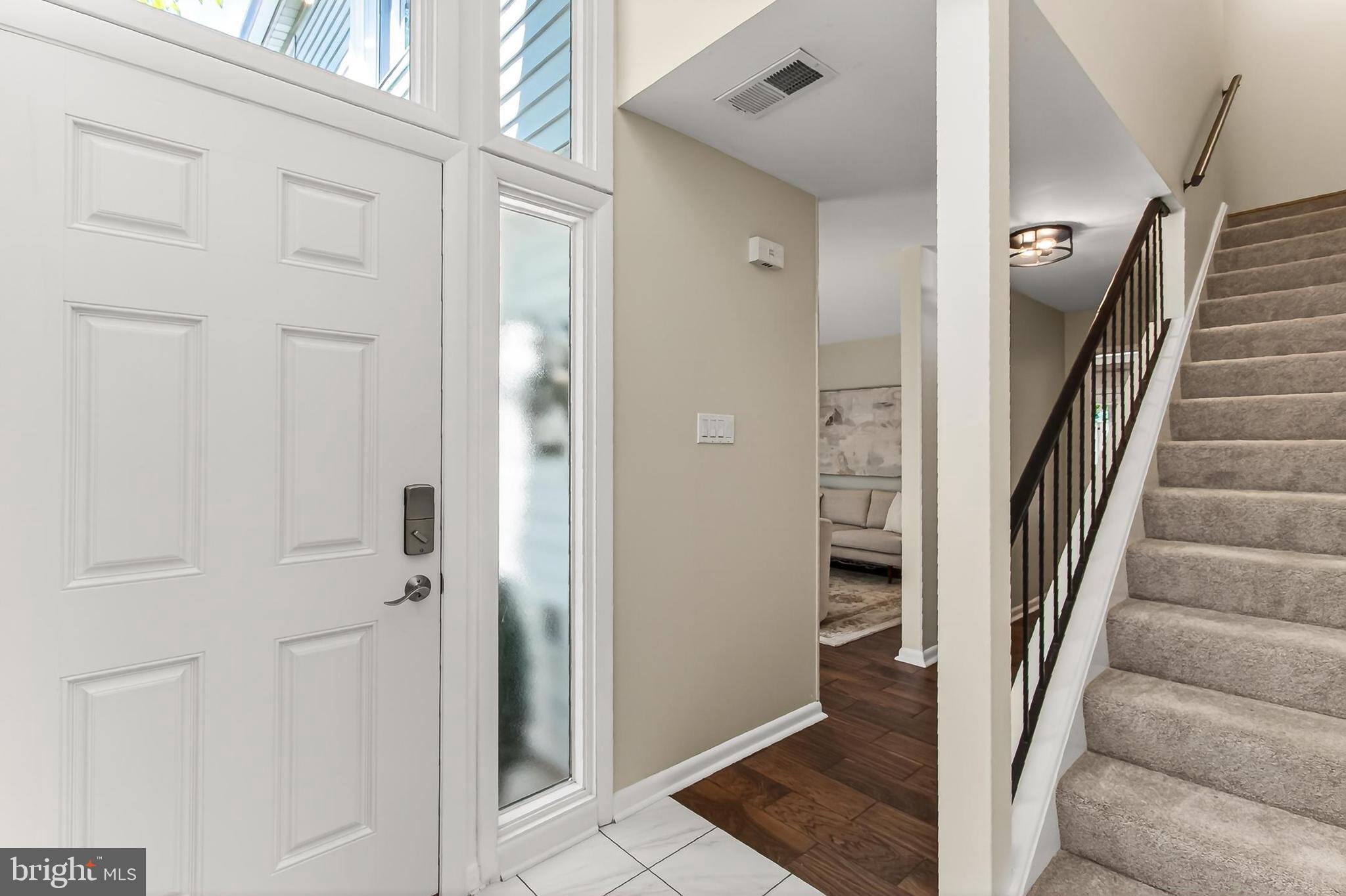 1498 ROUNDLEAF COURT