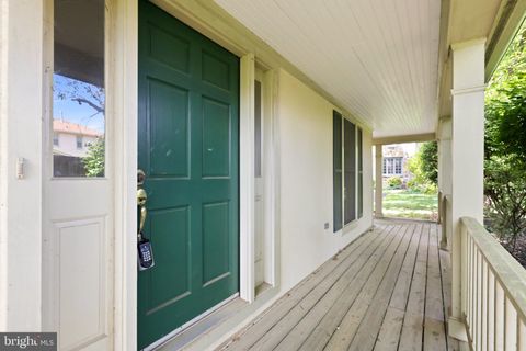 Photo of 4 Linden Hill Way SW, LEESBURG, VA 20175 (MLS # VALO2126096)