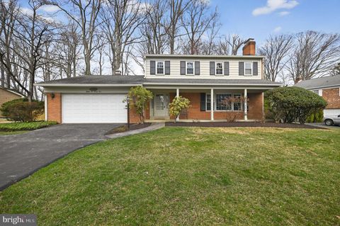 Photo of 8624 Redwood Drive, VIENNA, VA 22180 (MLS # VAFX2294782)