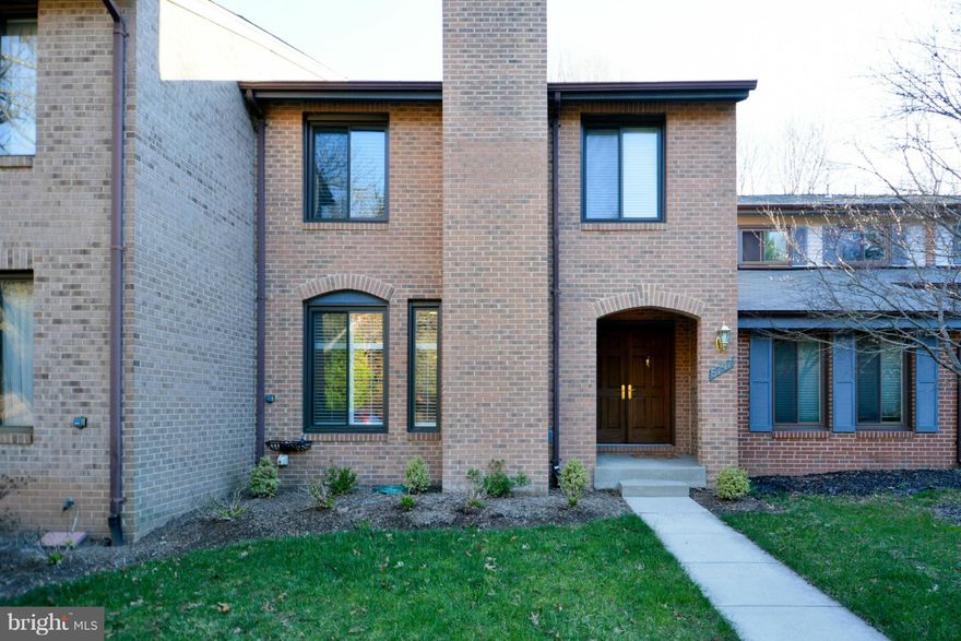 Available to move-in July 1. Step into this stunning home & enjoy the open concept layout w/hardwood floors throughout! Prepare a fantastic meal in the completely updated kitchen w/a built in Sub Zero refrigerator & Bosch dishwasher while your friends & family relax in the attached family room. Spend time in the 2 story living room w/a wall of windows or stroll down to Lake Barton only steps away.