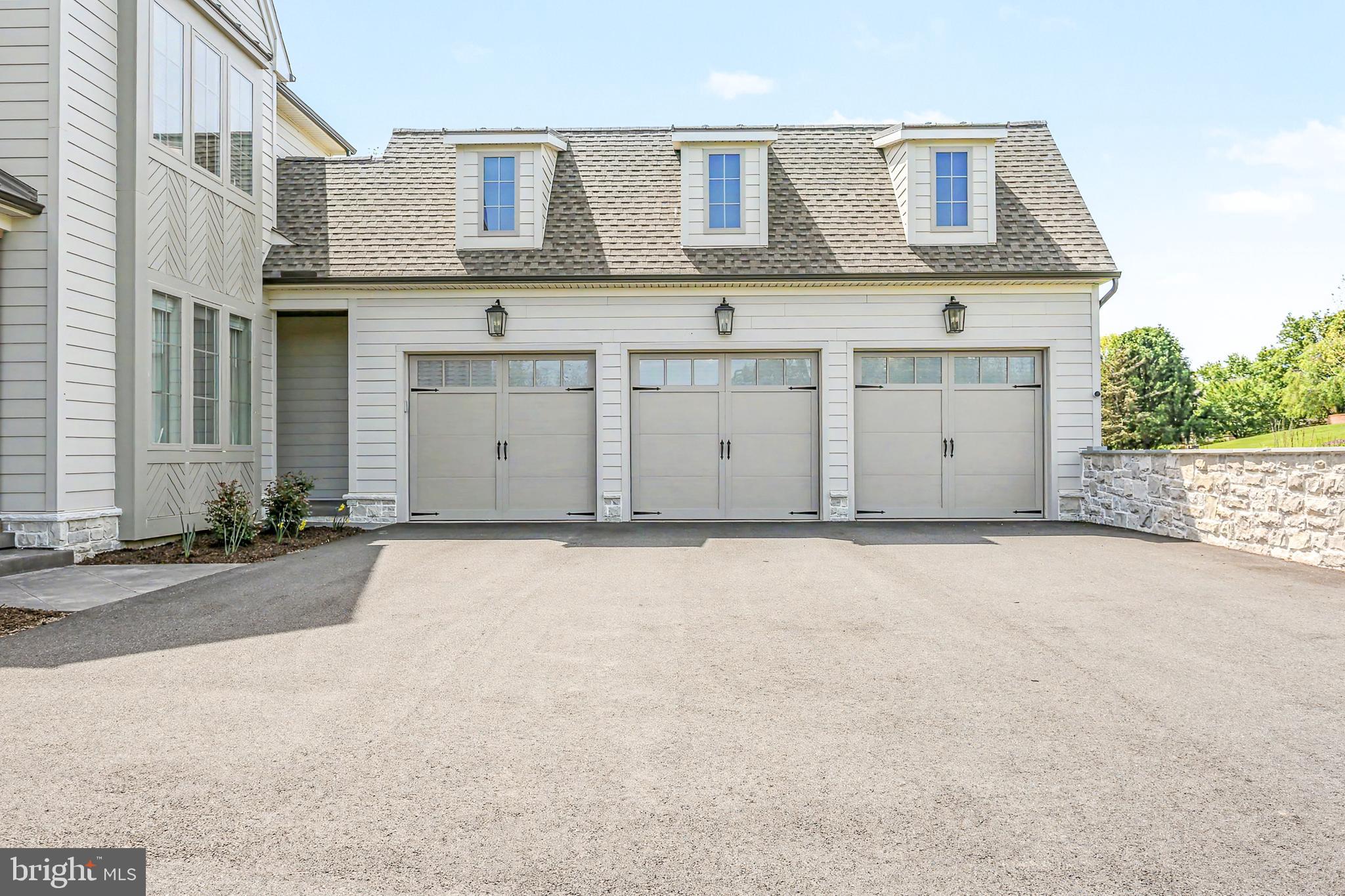 1 STRAWBERRY LANE