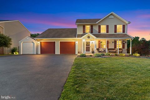 Homes For Sale - 2911 Village Square Drive<br/> DOVER, PA 17315