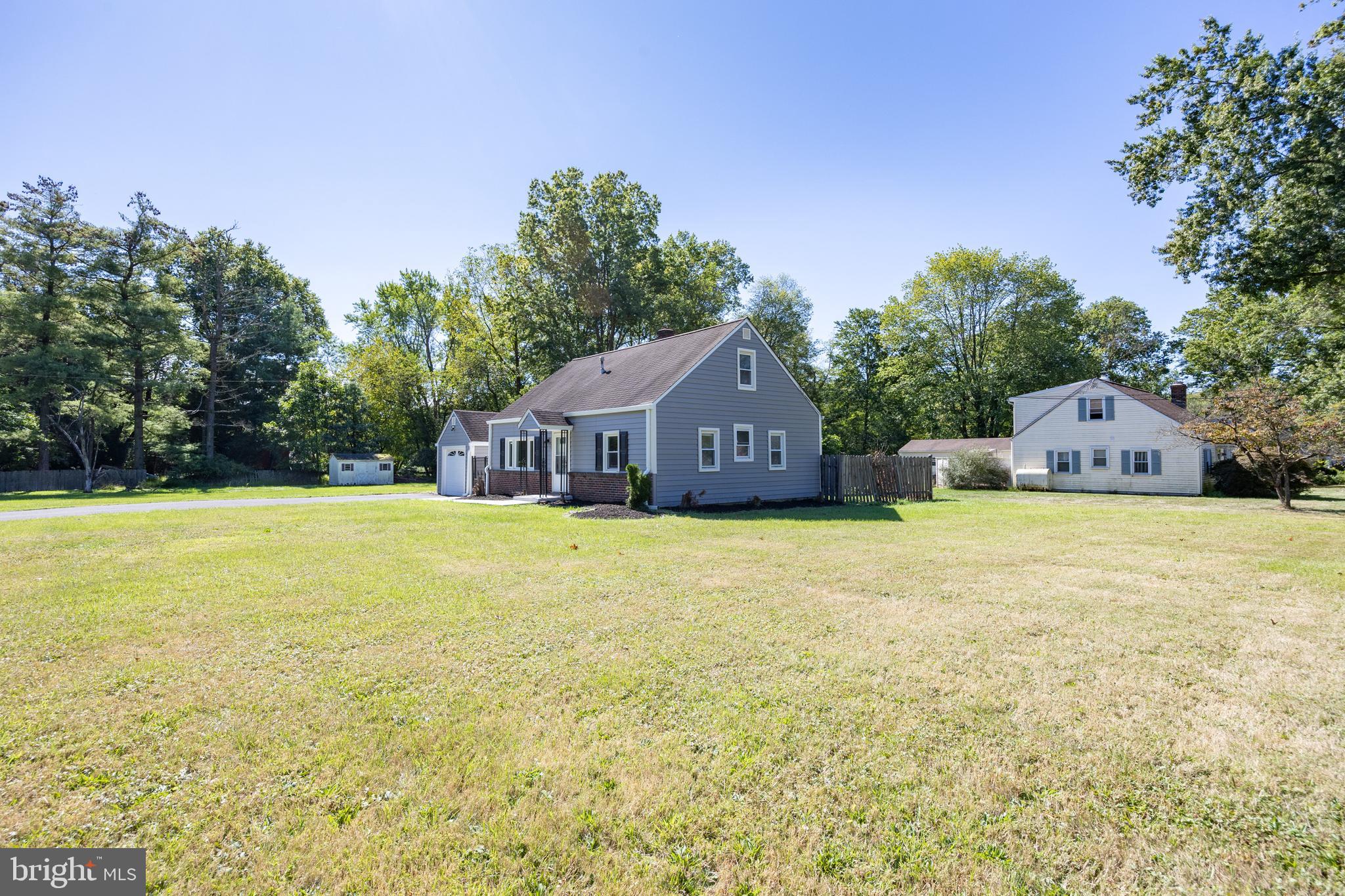2405 LINE LEXINGTON ROAD