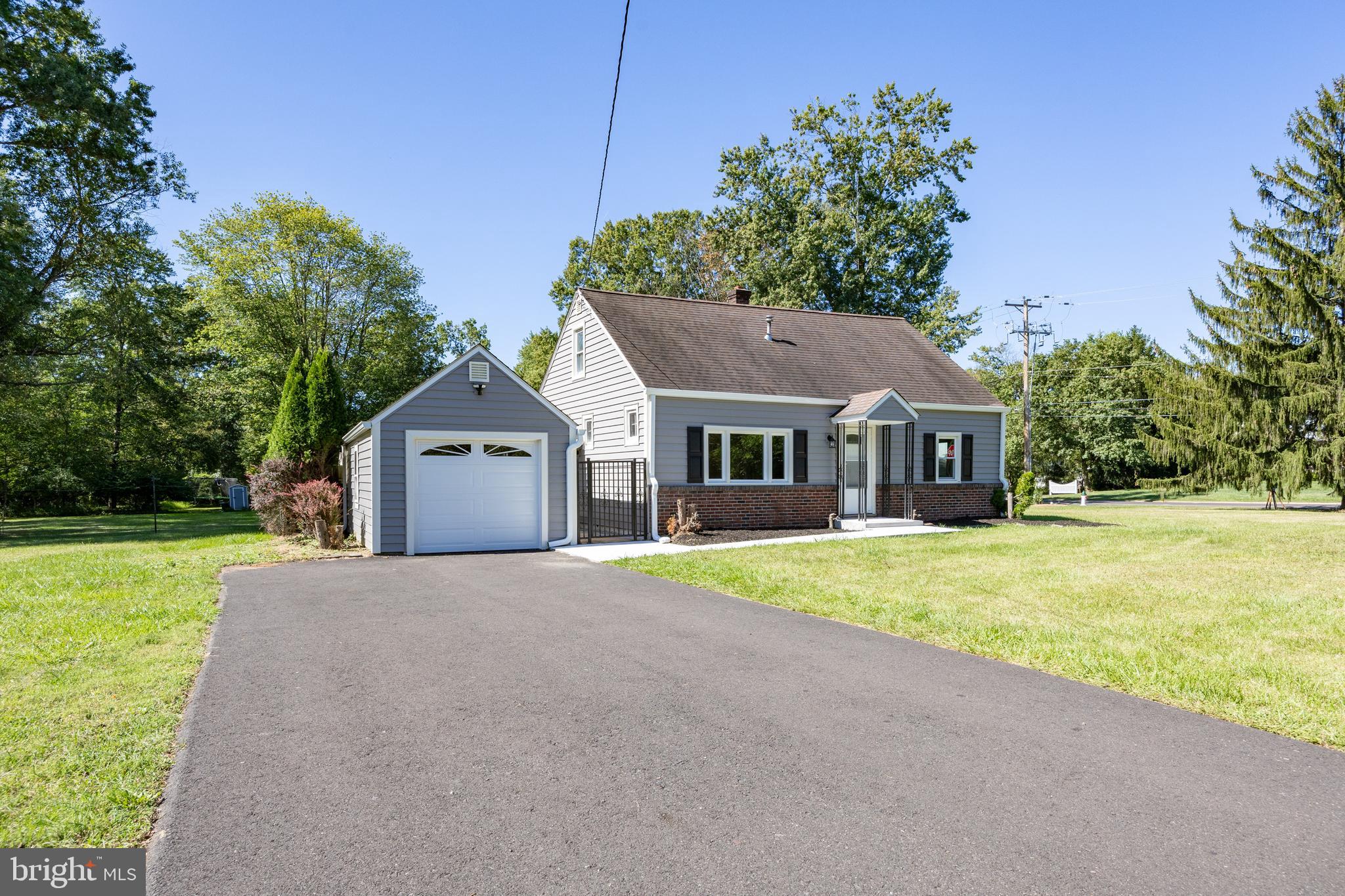 2405 LINE LEXINGTON ROAD