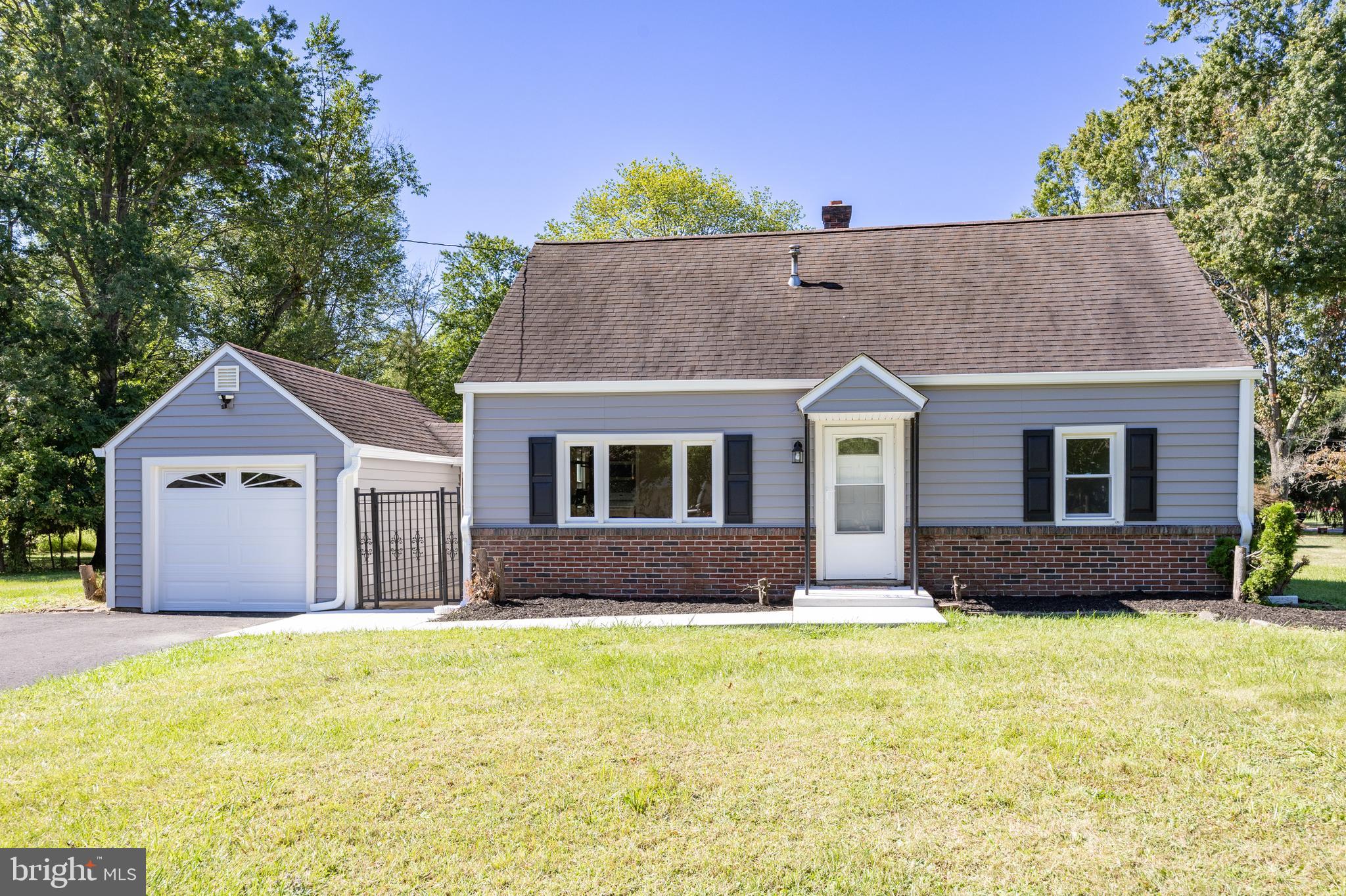 2405 LINE LEXINGTON ROAD