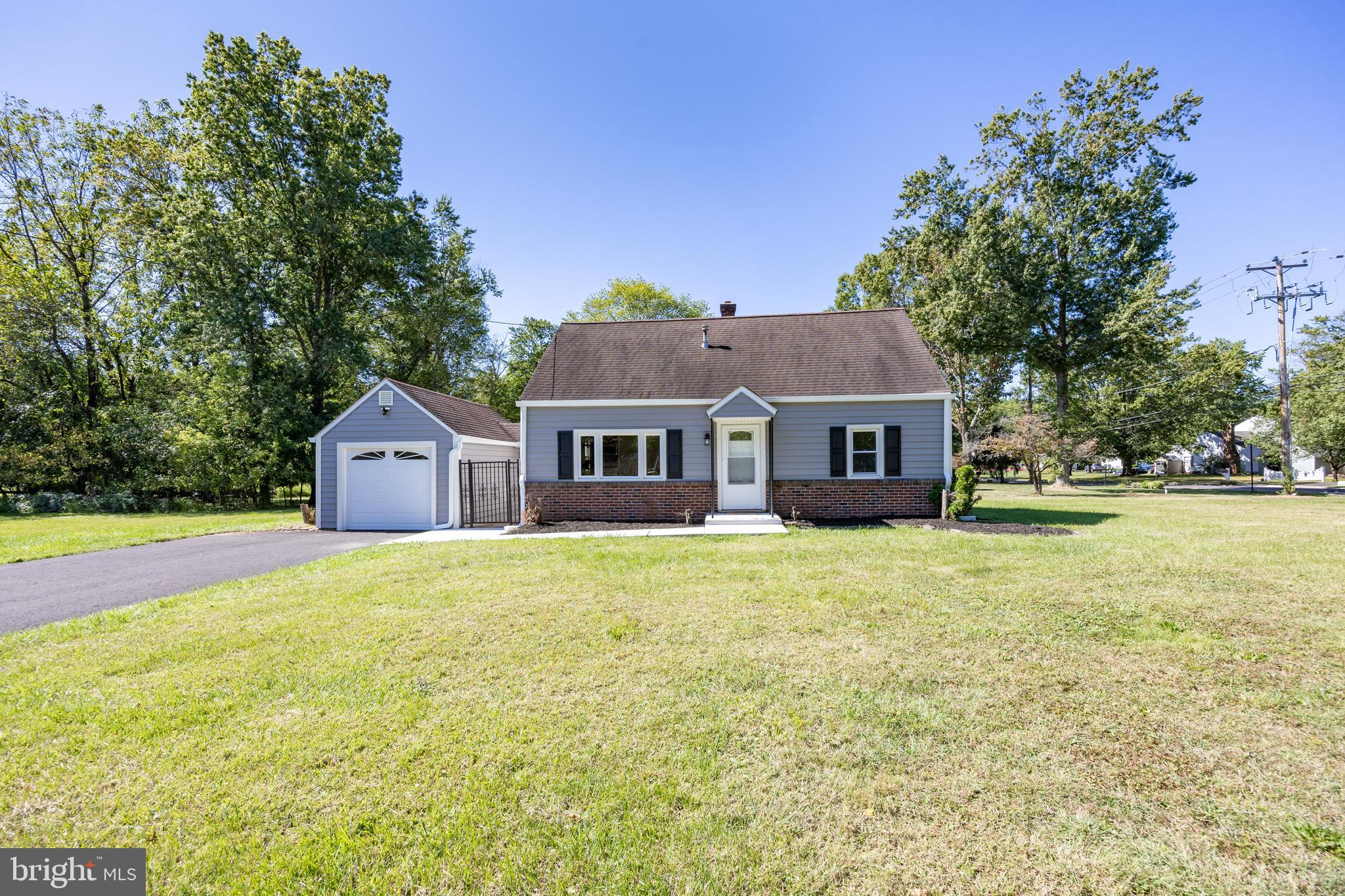 2405 LINE LEXINGTON ROAD