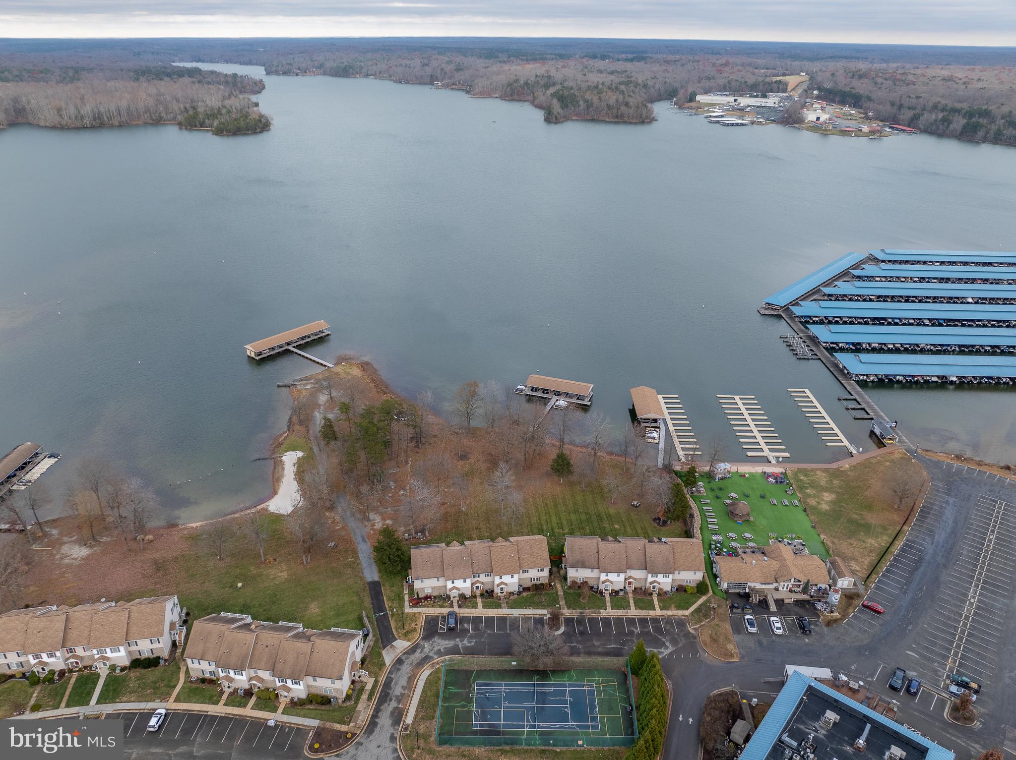 LAKE ANNA PLAZA - Residential