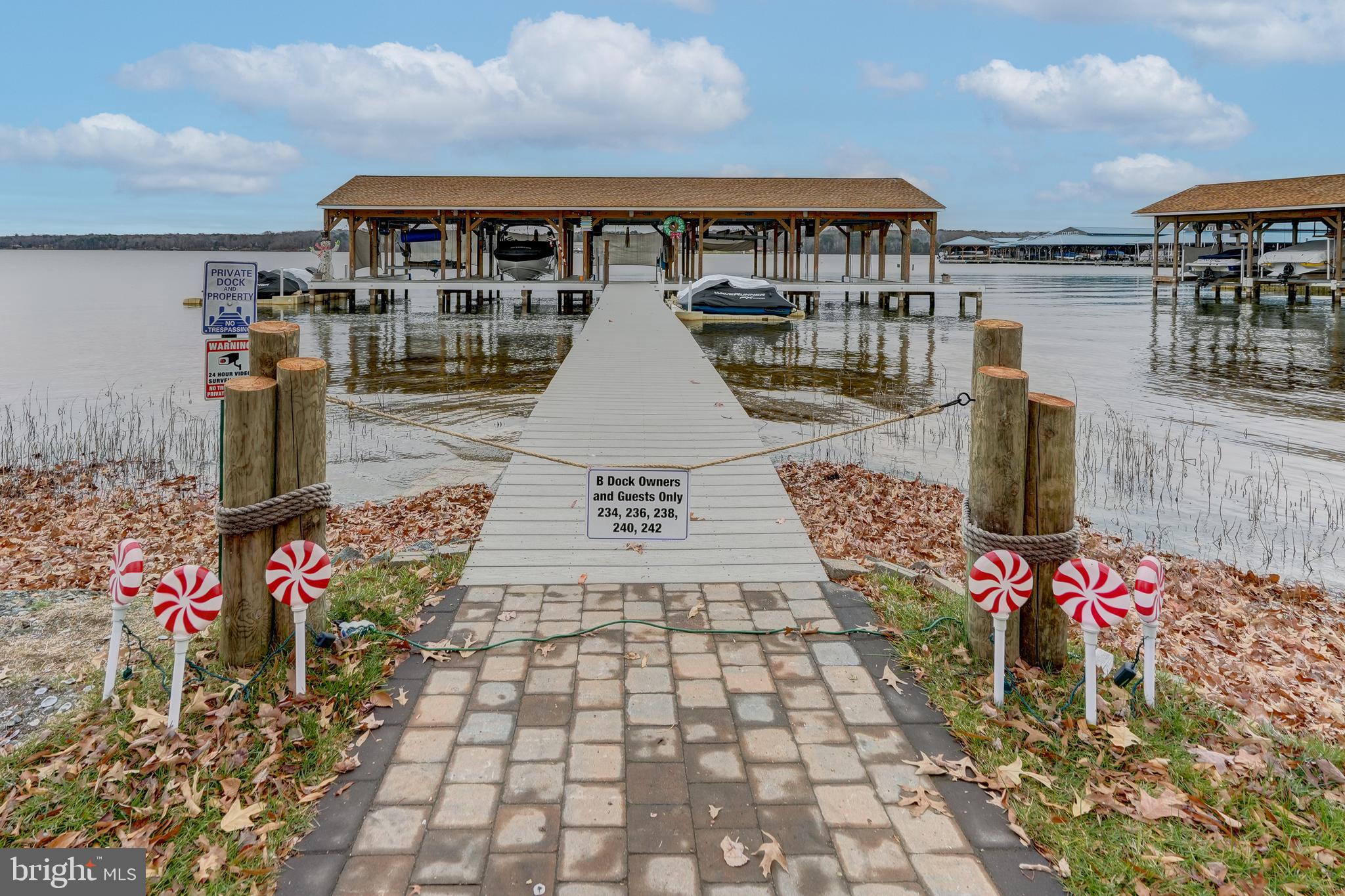 LAKE ANNA PLAZA - Residential