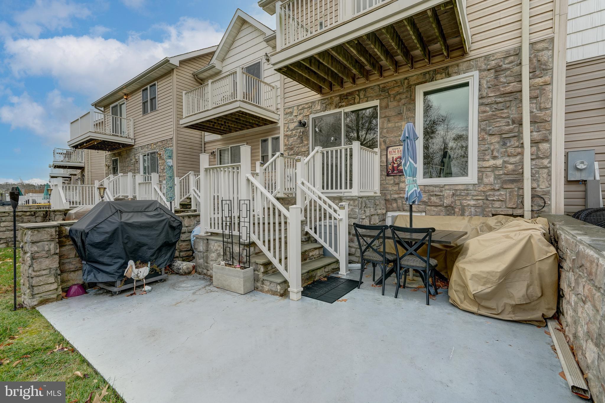 LAKE ANNA PLAZA - Residential