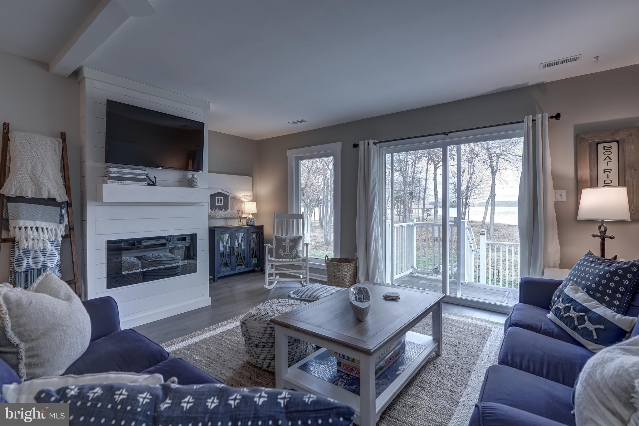 LAKE ANNA PLAZA - Residential