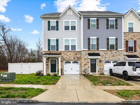 Townhouse For Sale - 2214 Lamington Court<br/> CLARKSBORO, NJ 08020