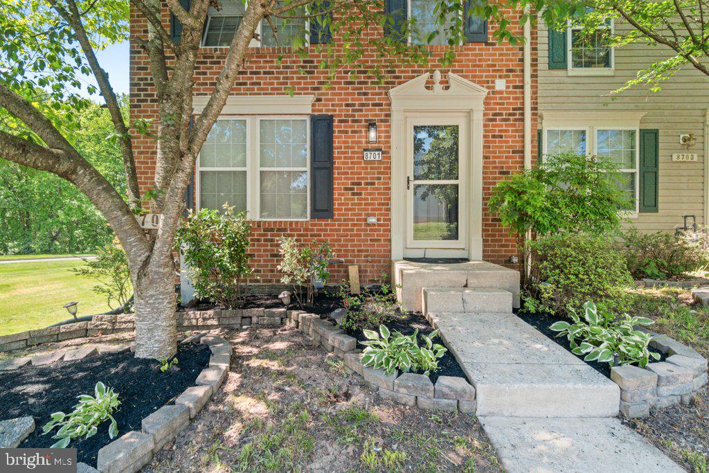 8701 CRESTHILL COURT