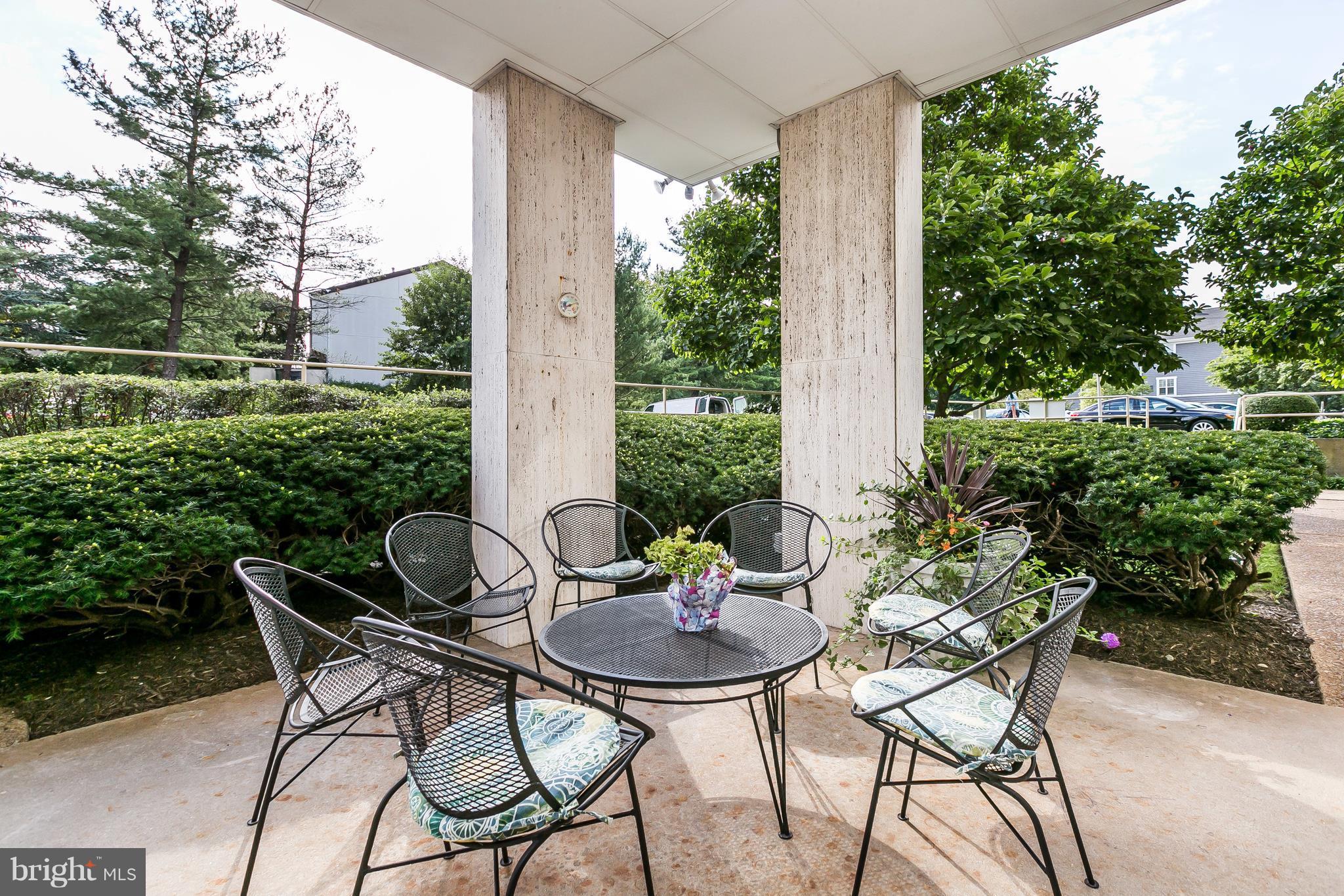 ROLAND PARK - Residential