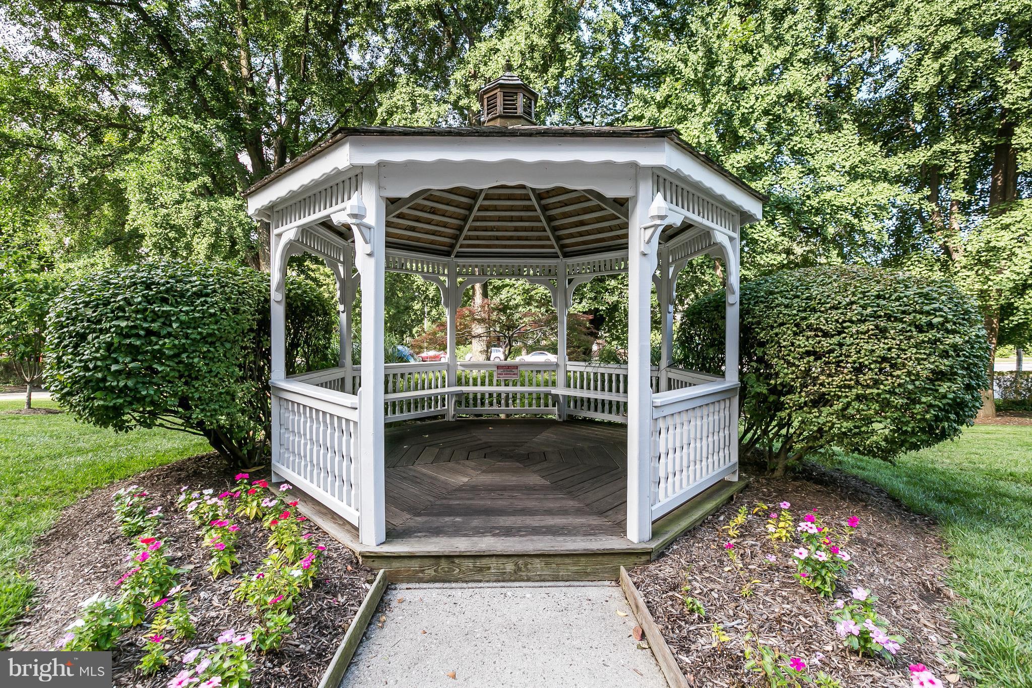 ROLAND PARK - Residential