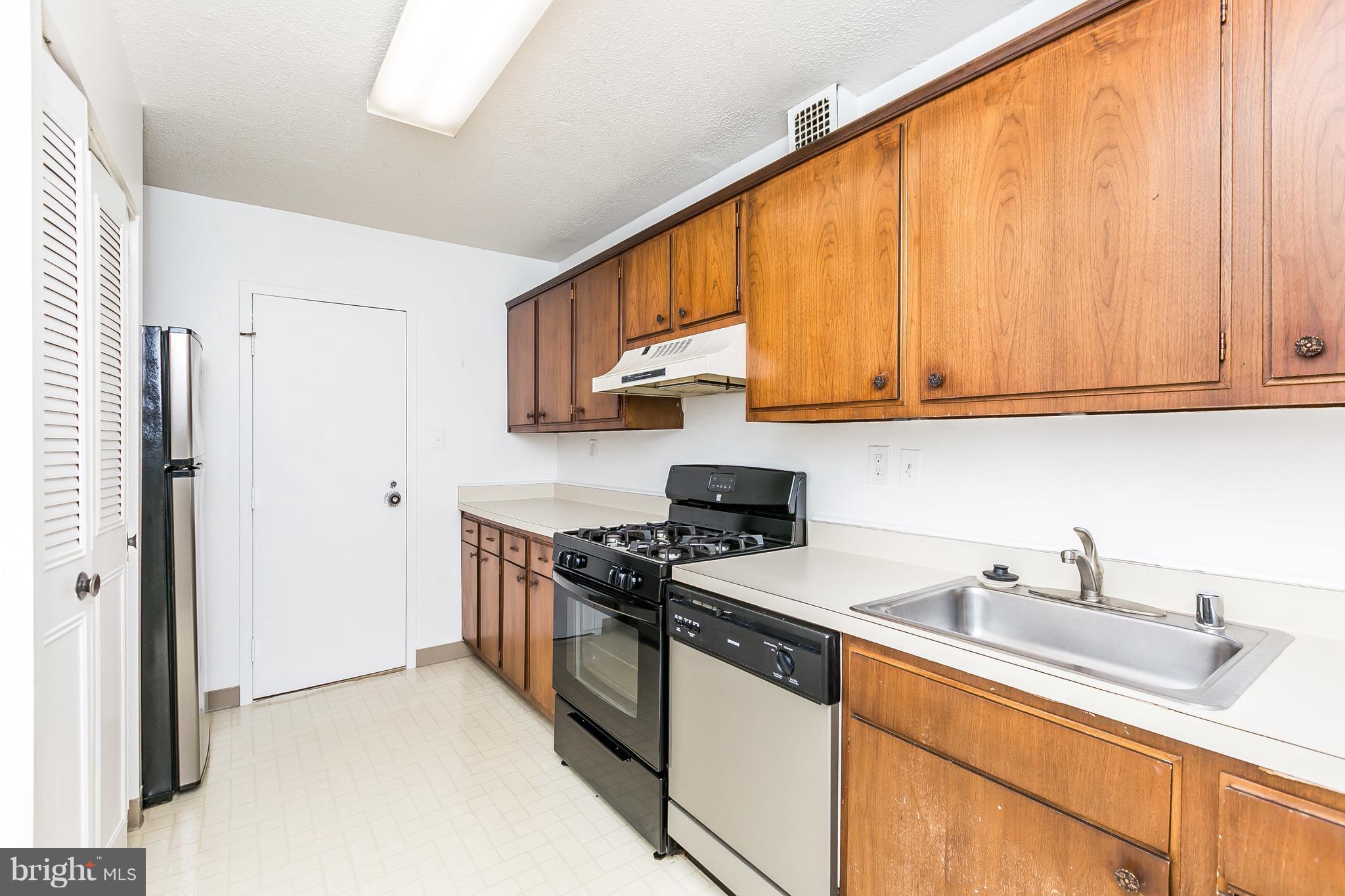 ROLAND PARK - Residential