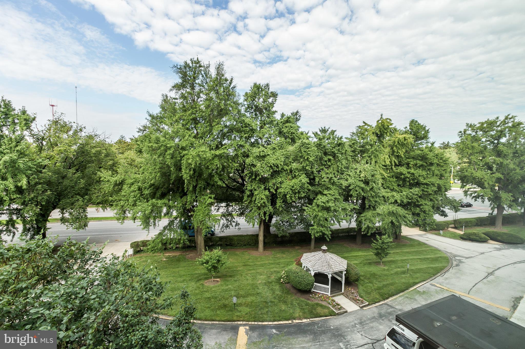 ROLAND PARK - Residential