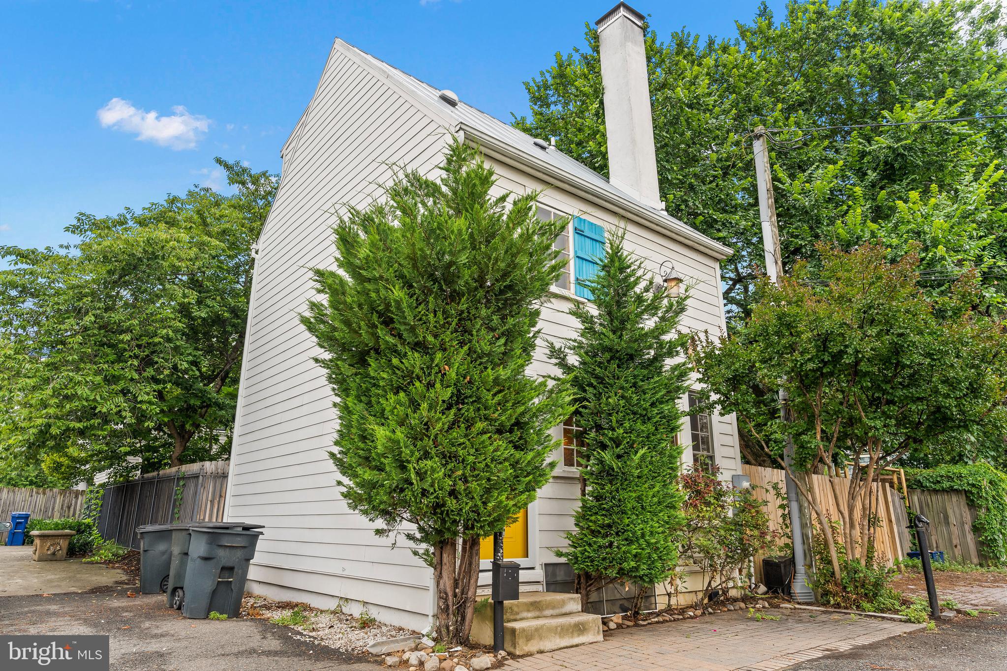 220 HOLLIS ALLEY