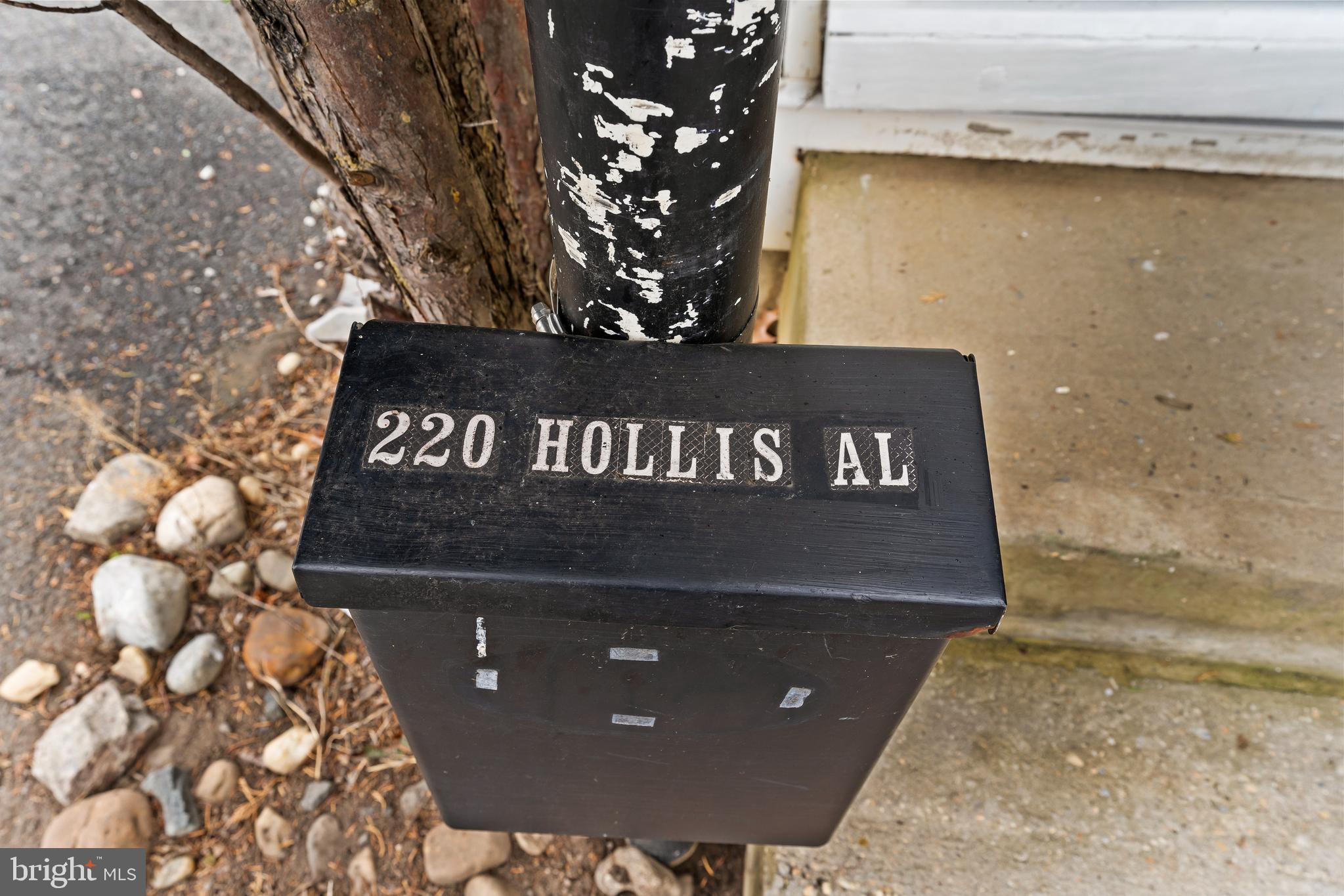 220 HOLLIS ALLEY