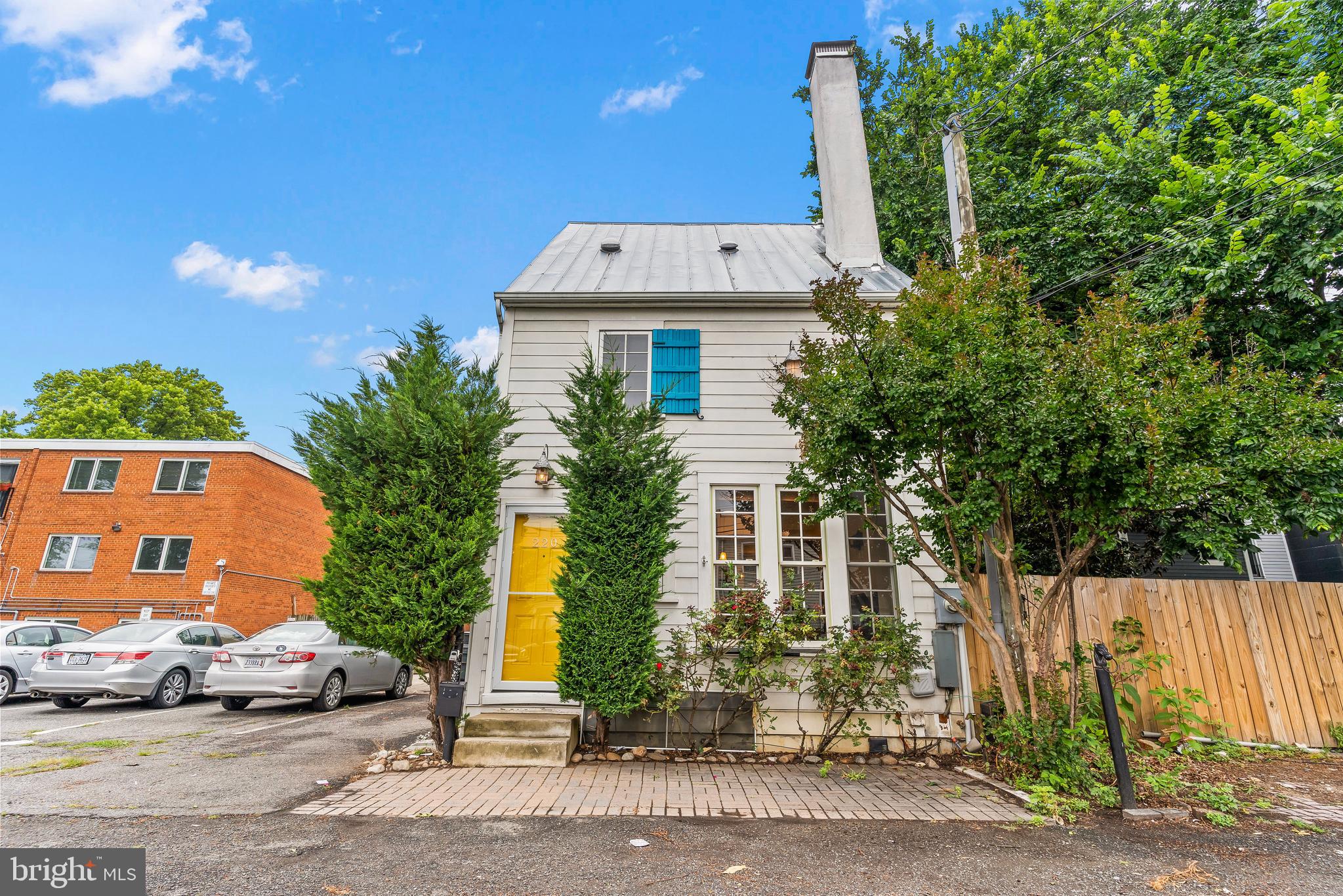 220 HOLLIS ALLEY