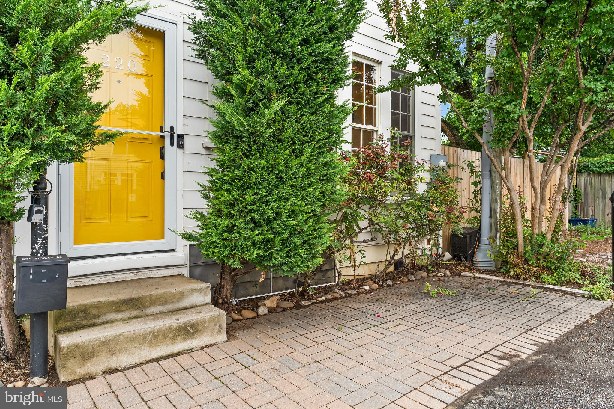 220 HOLLIS ALLEY