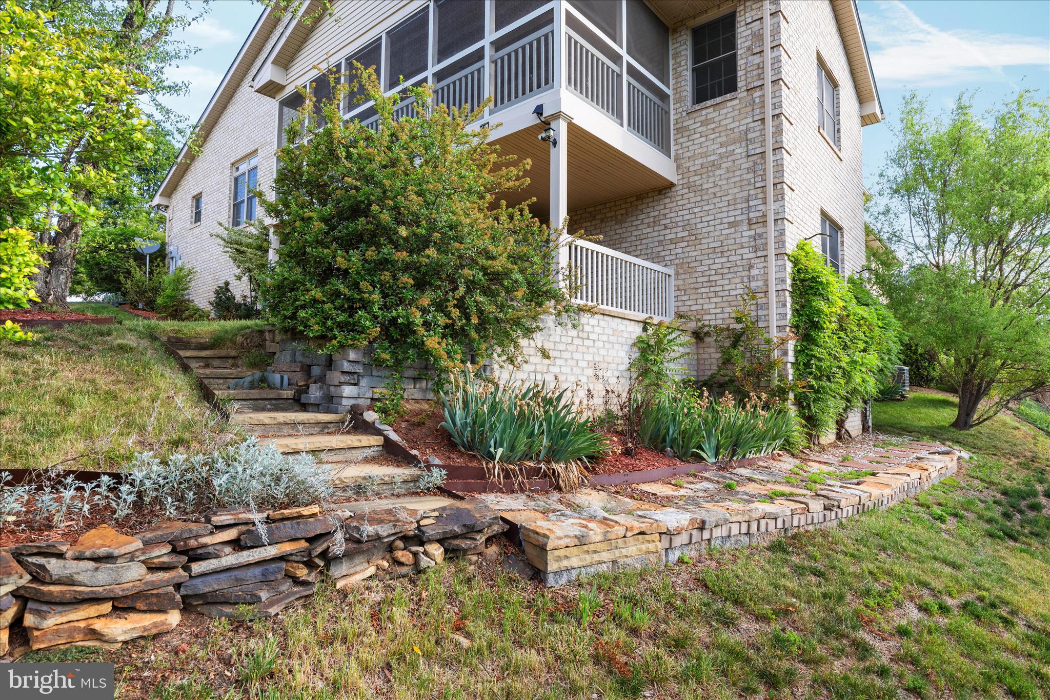 STONY POINTE - Residential