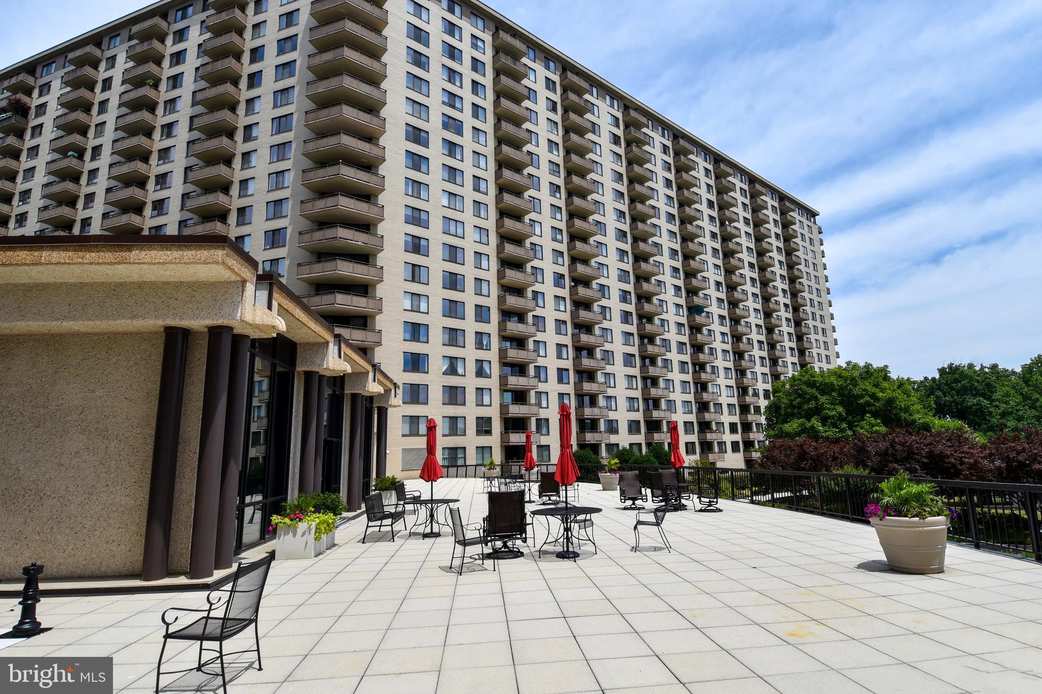 PROMENADE TOWERS - Residential