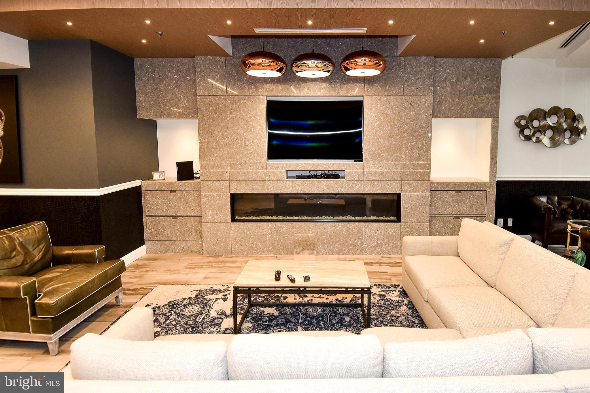 PROMENADE TOWERS - Residential