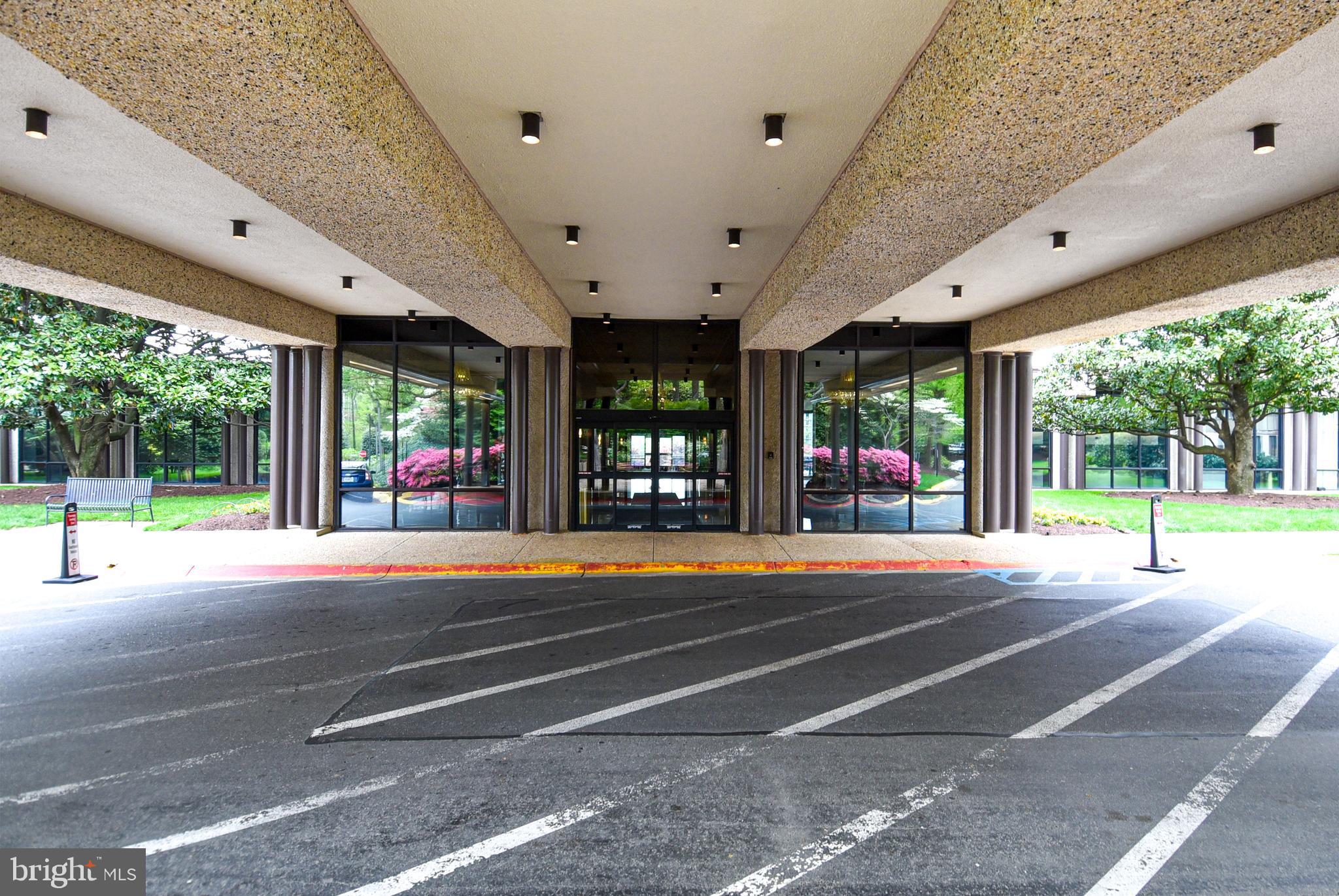 PROMENADE TOWERS - Residential