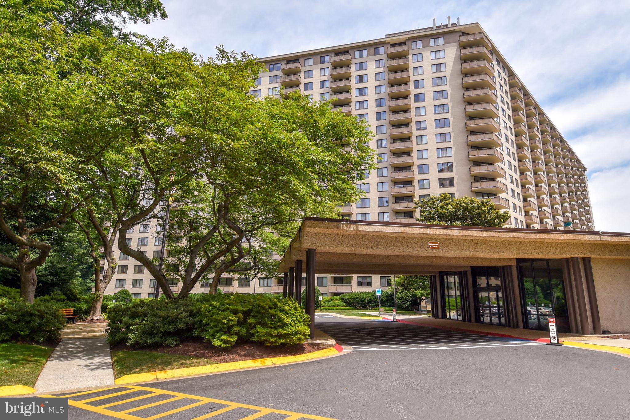 PROMENADE TOWERS - Residential