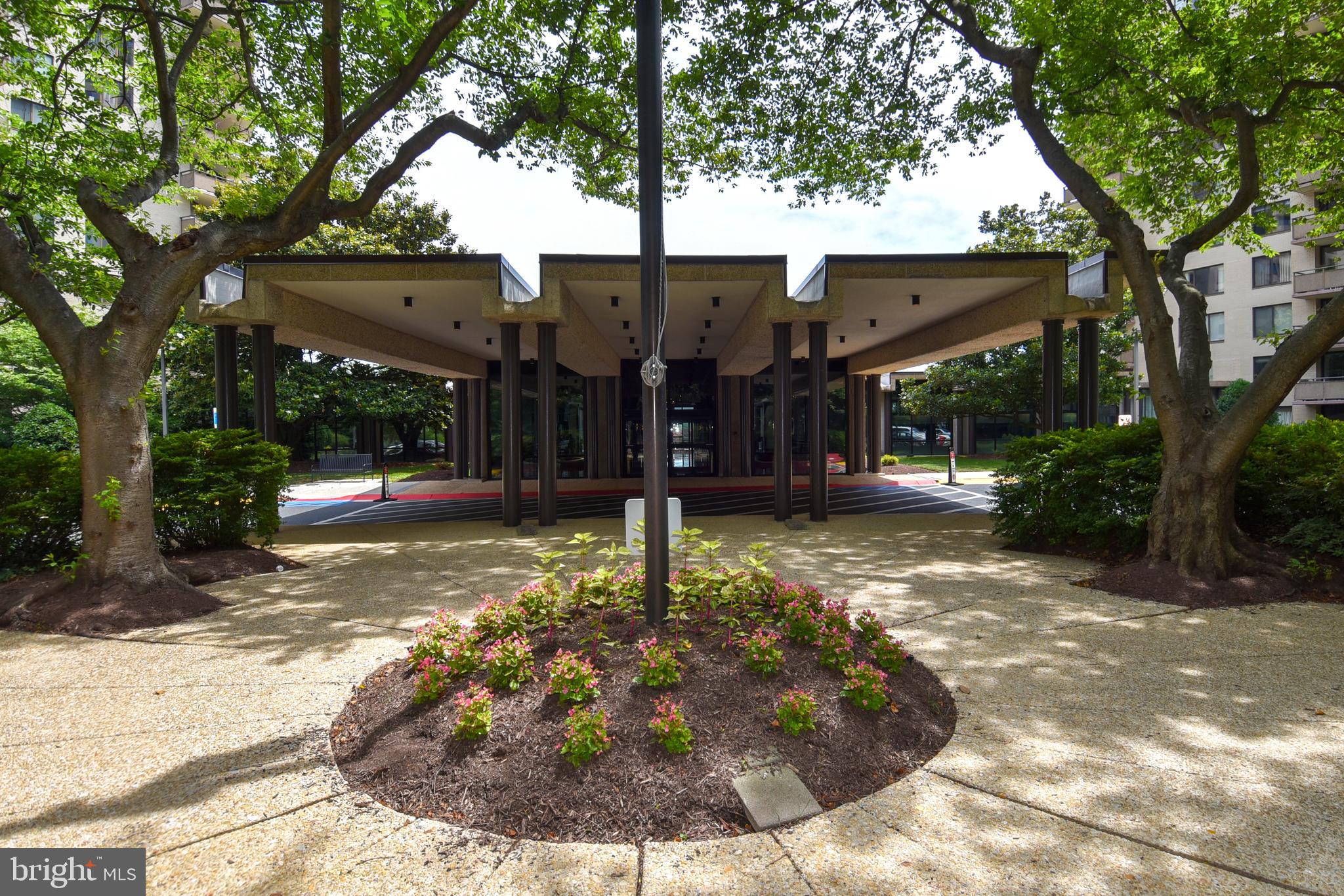 PROMENADE TOWERS - Residential