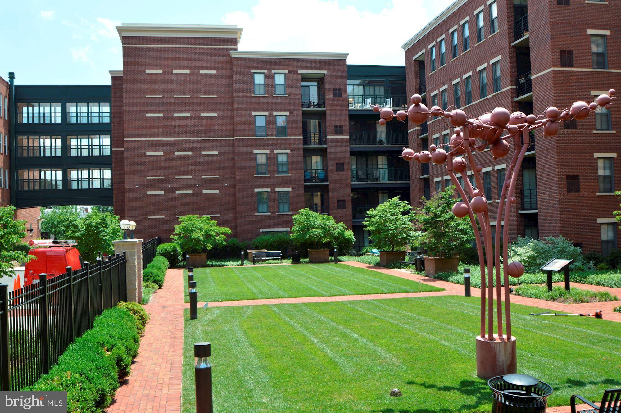 THE MONARCH - Residential