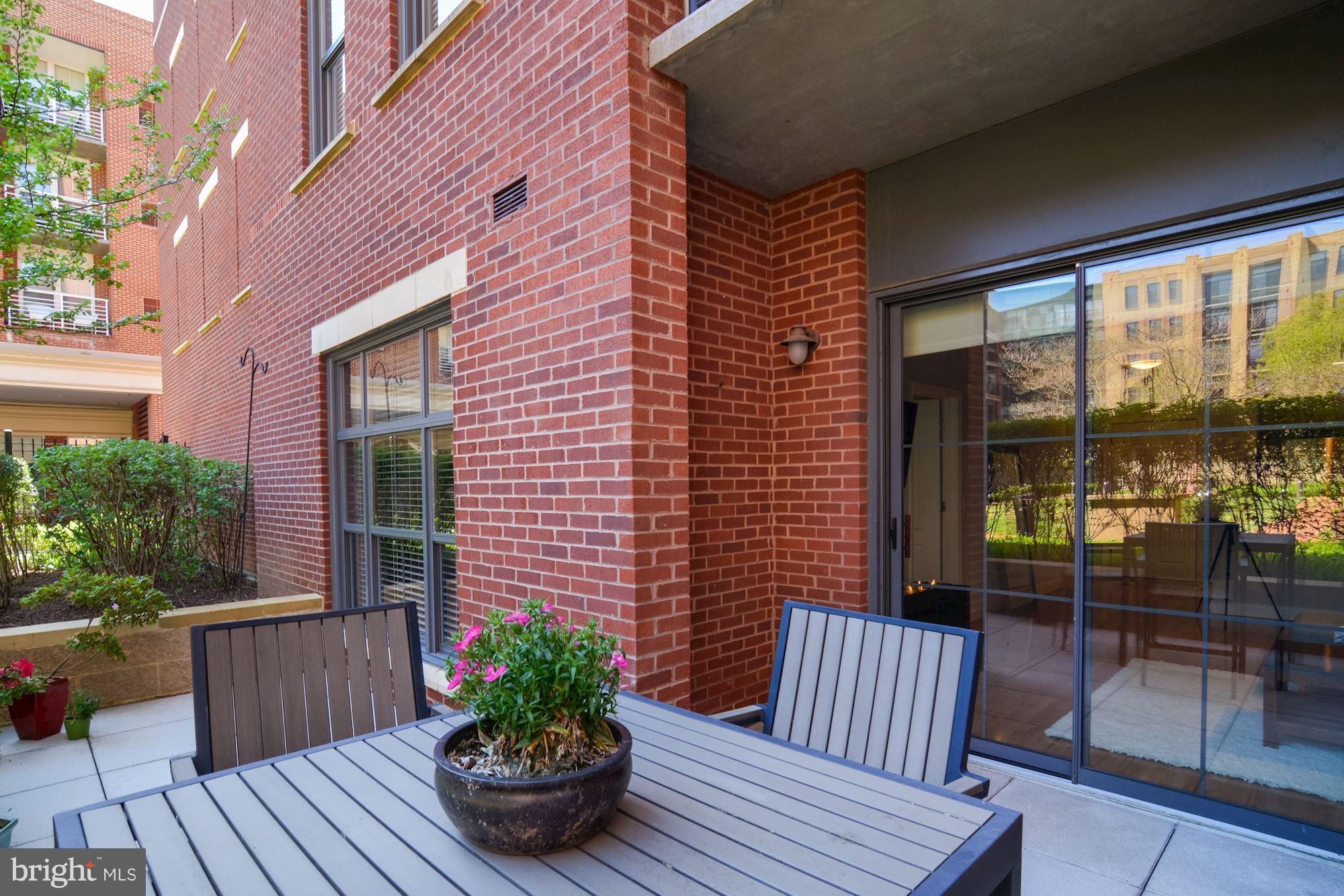 THE MONARCH - Residential