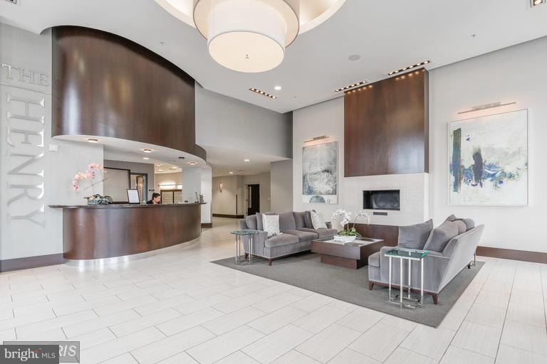 THE MONARCH - Residential