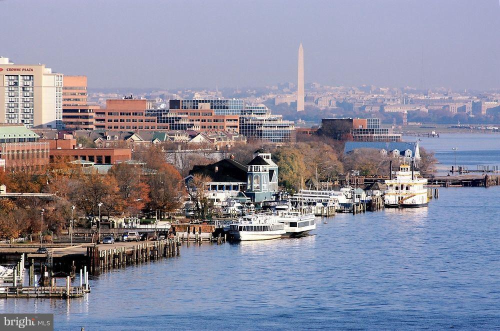 THE MONARCH - Residential