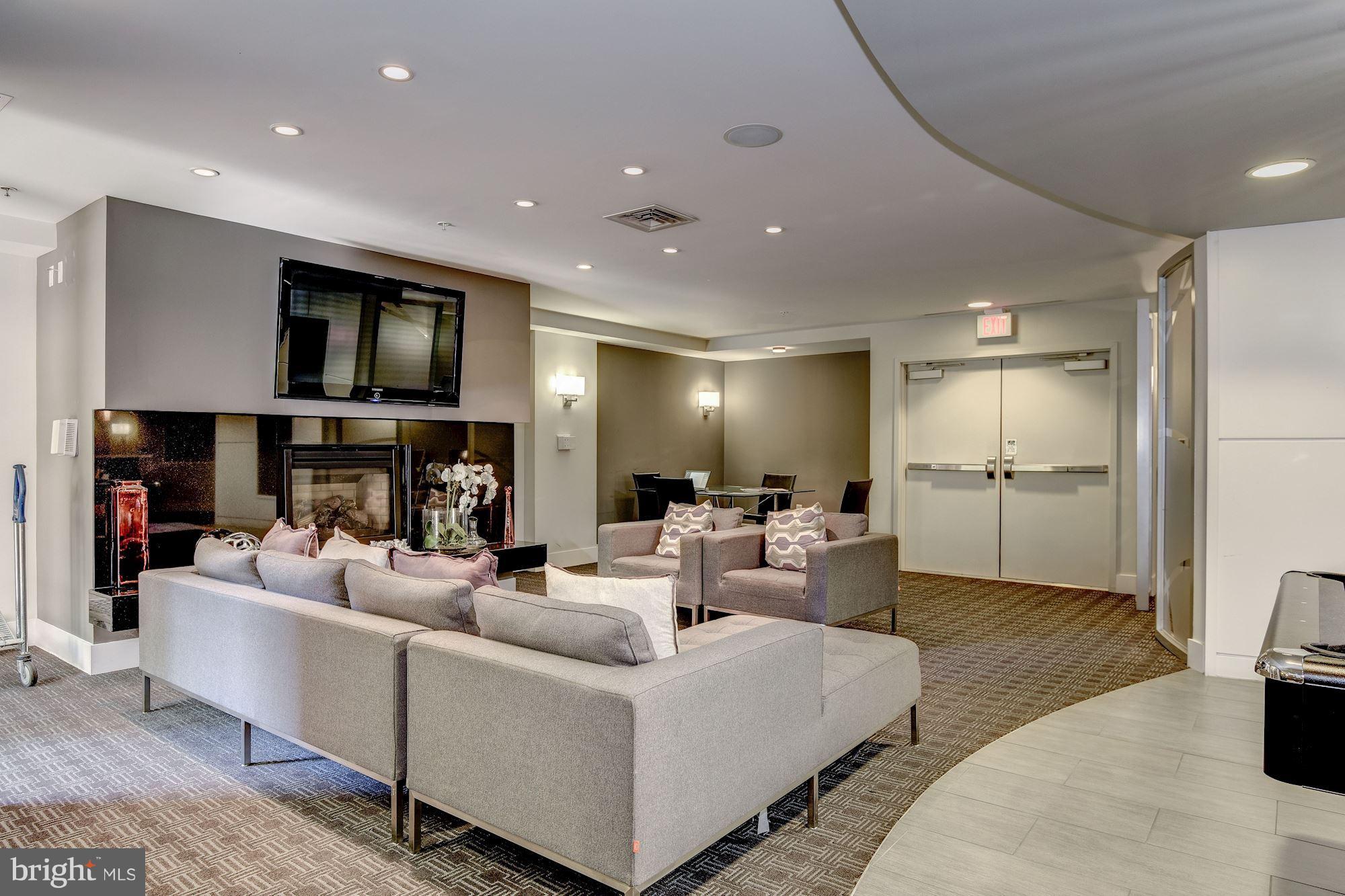 THE MONARCH - Residential