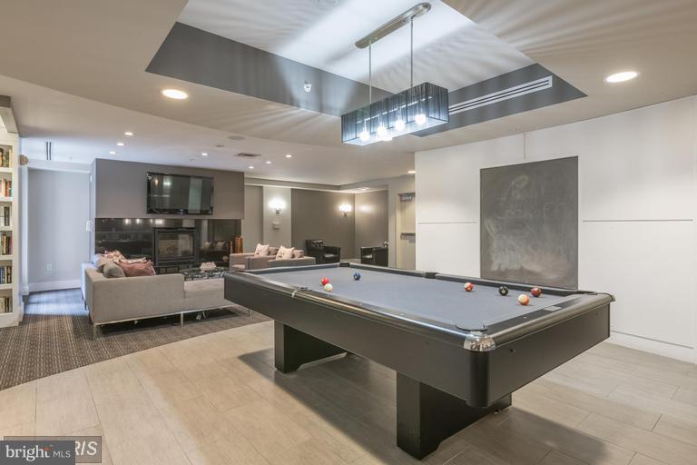 THE MONARCH - Residential